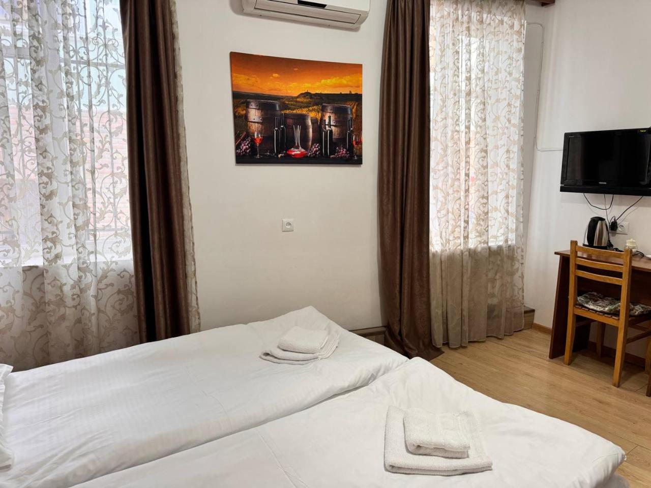 Standard Double or Twin Room - Photo 2