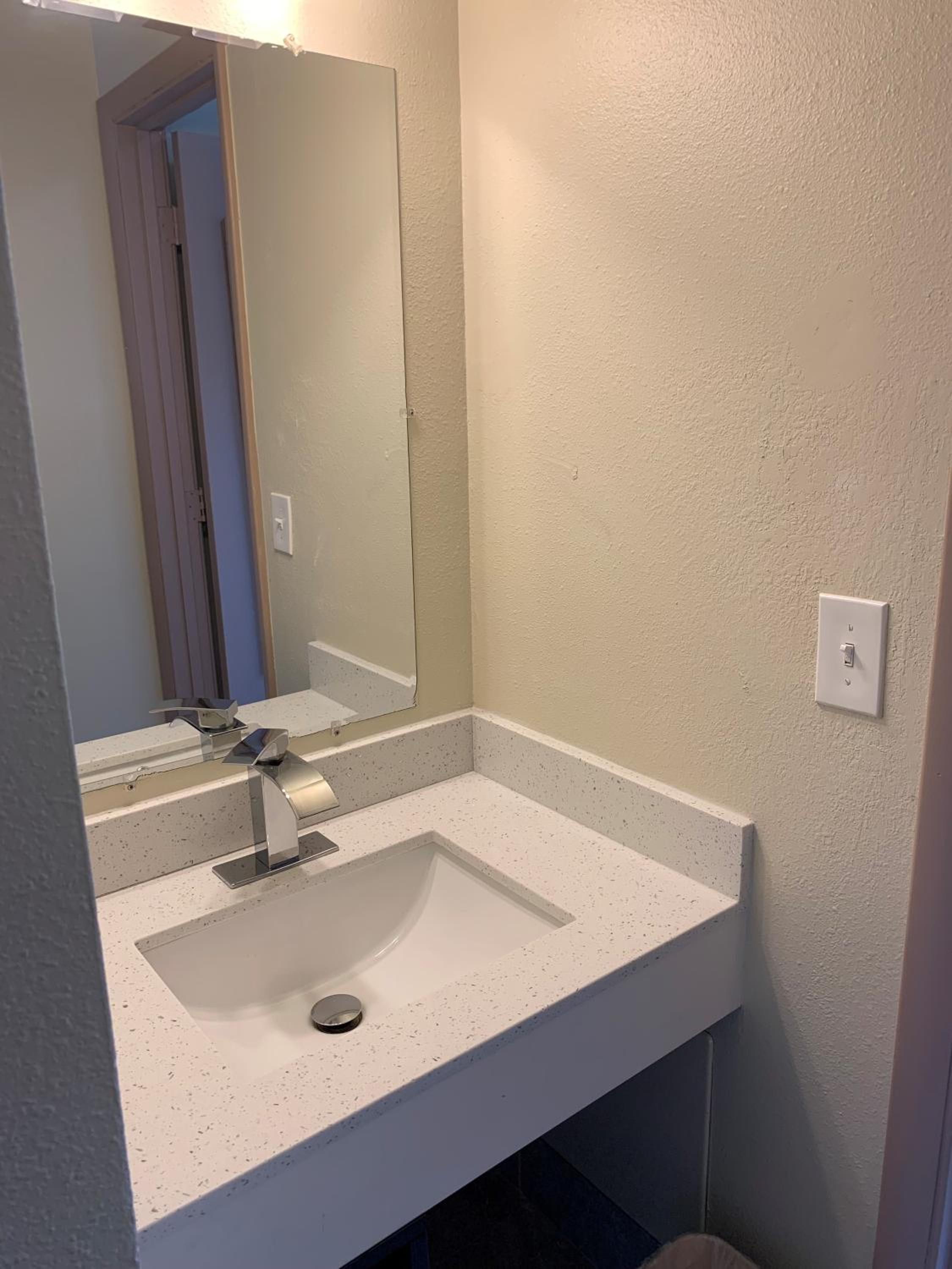 King Room - Pet Friendly/Non-Smoking - Photo 4