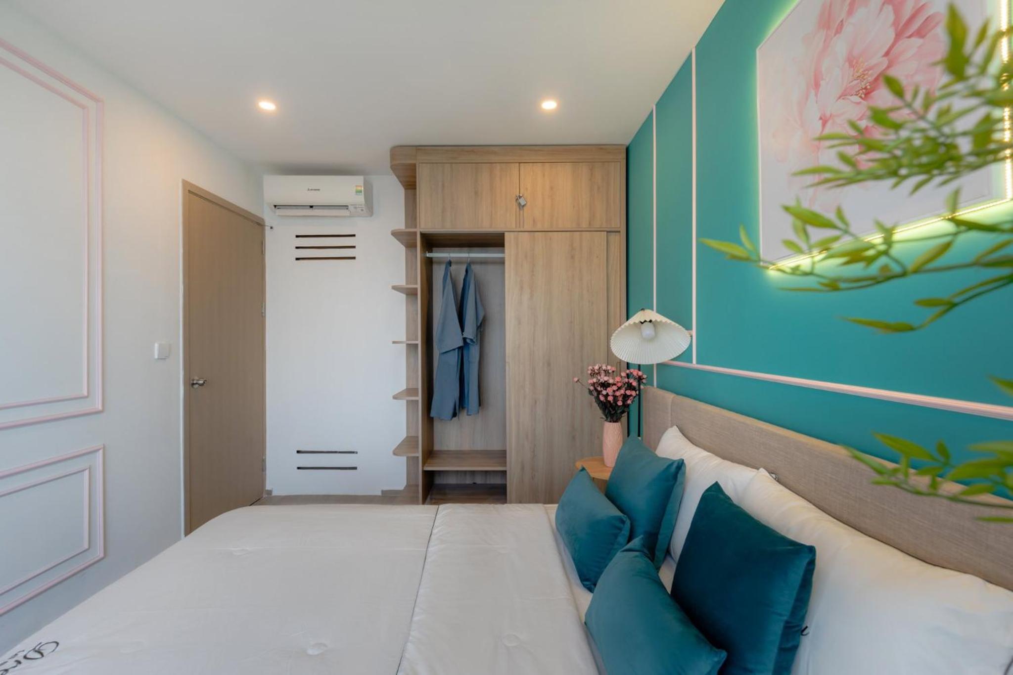 Three-Bedroom Apartment with Sea View - Photo 46