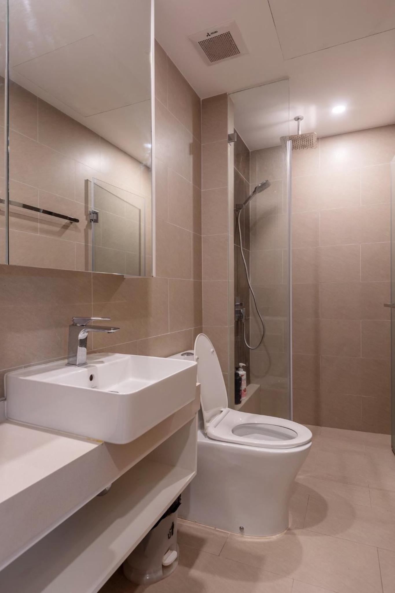 Three-Bedroom Apartment with Sea View - Photo 48