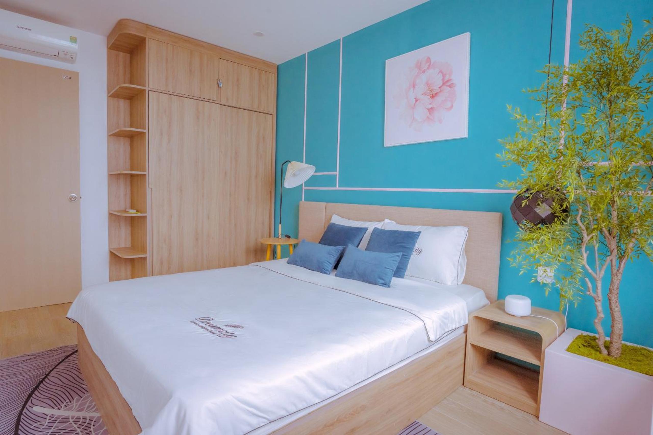Three-Bedroom Apartment with Sea View - Photo 56
