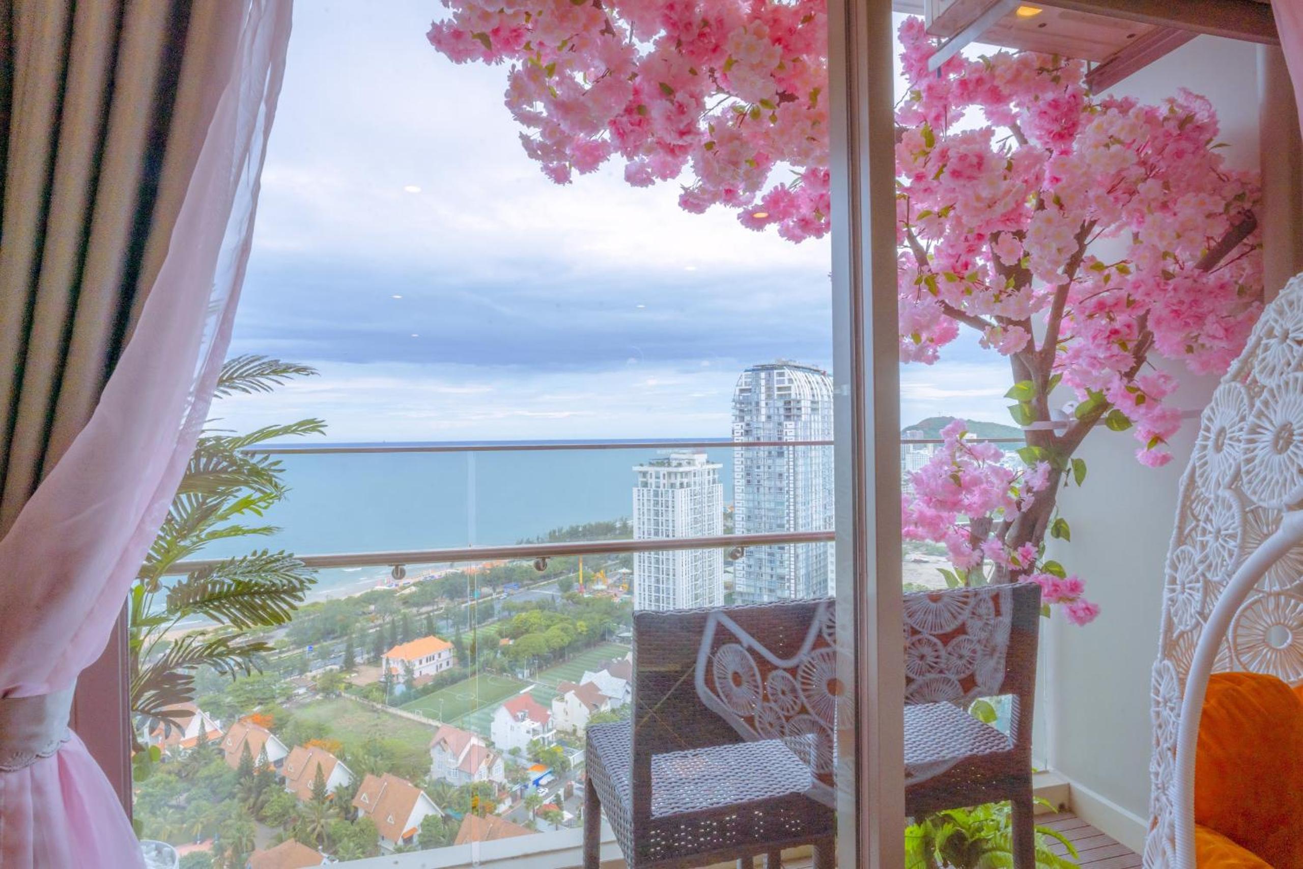 Three-Bedroom Apartment with Sea View - Photo 62