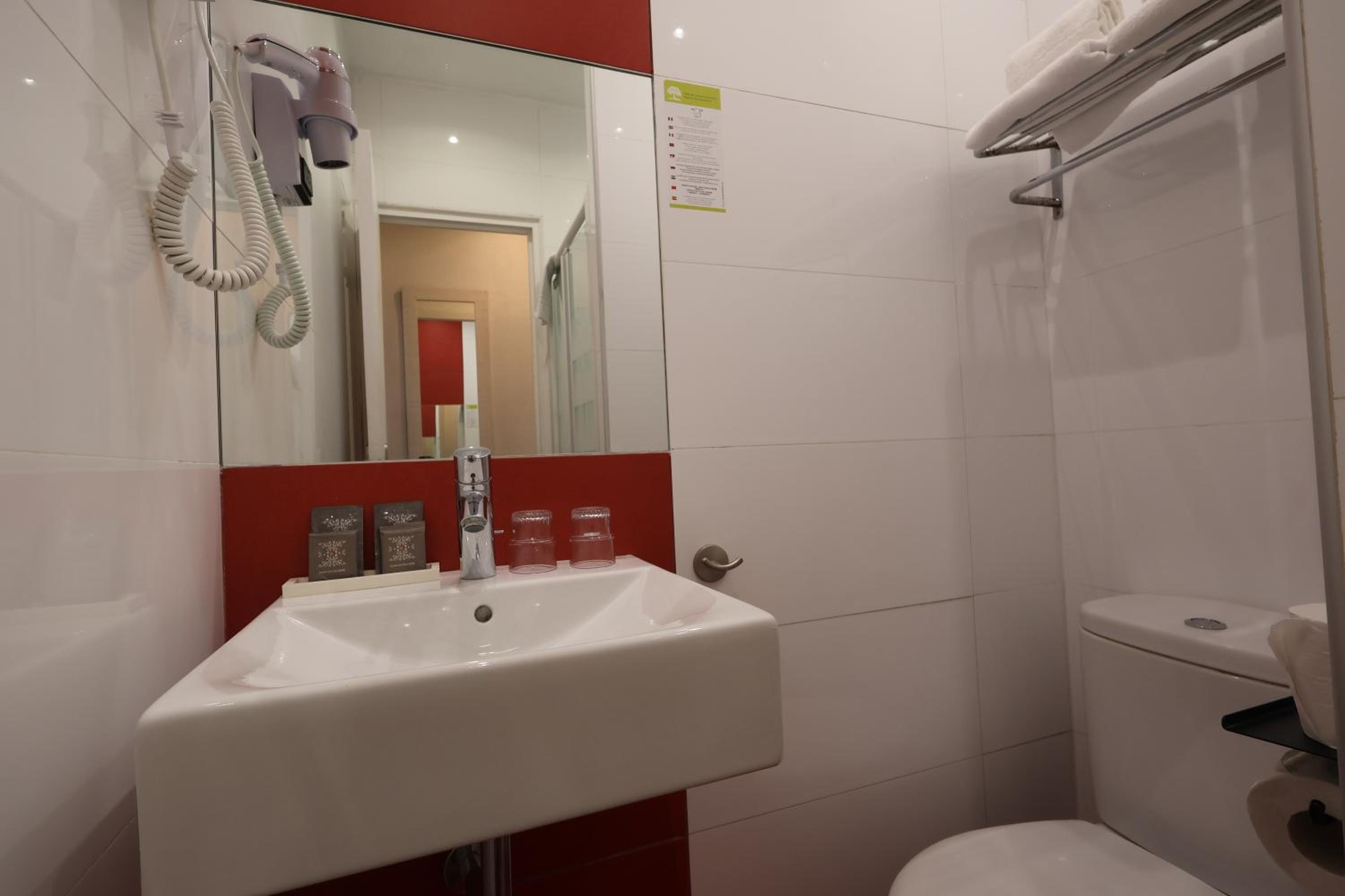 Double Room - Photo 7