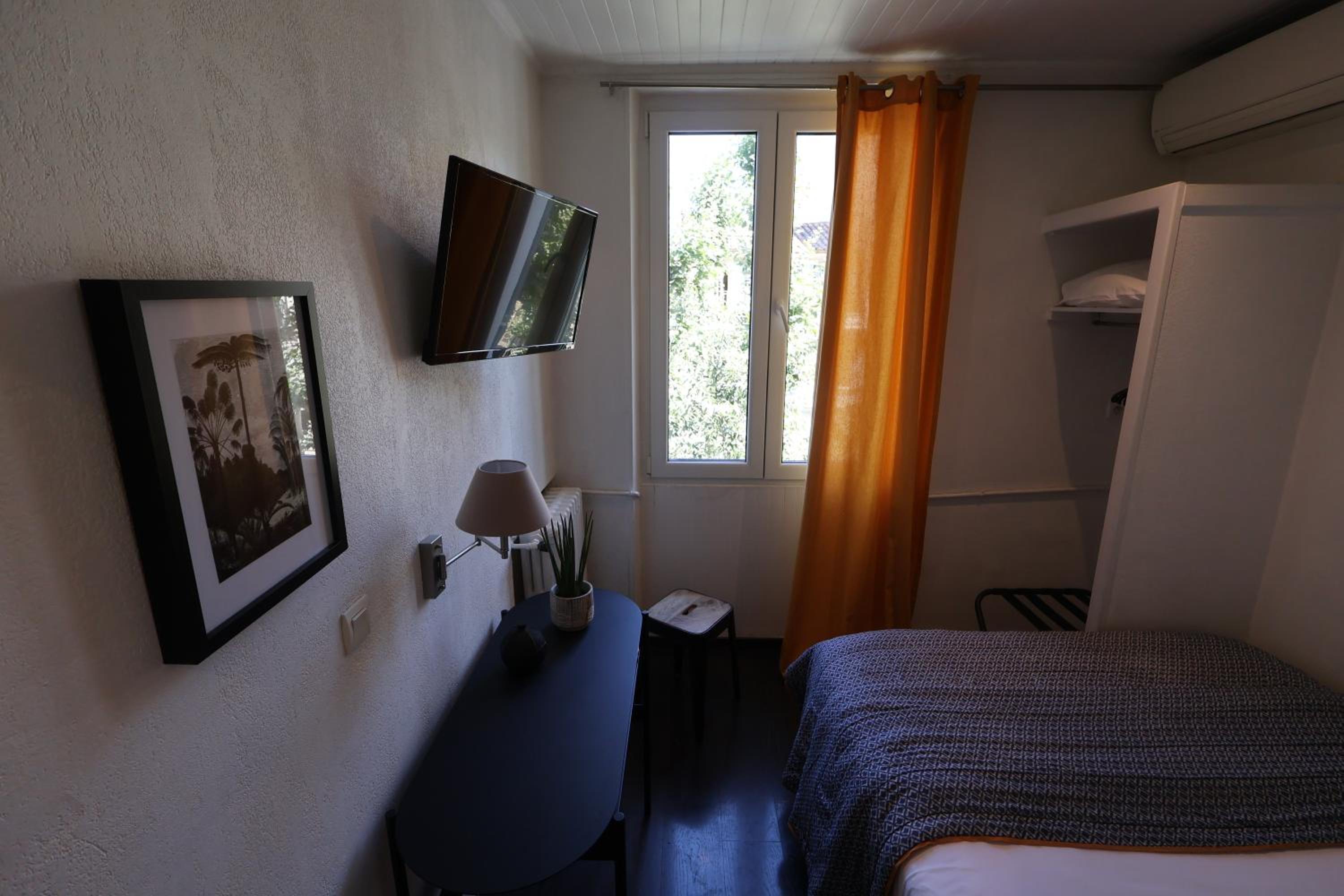 Double Room - Photo 10