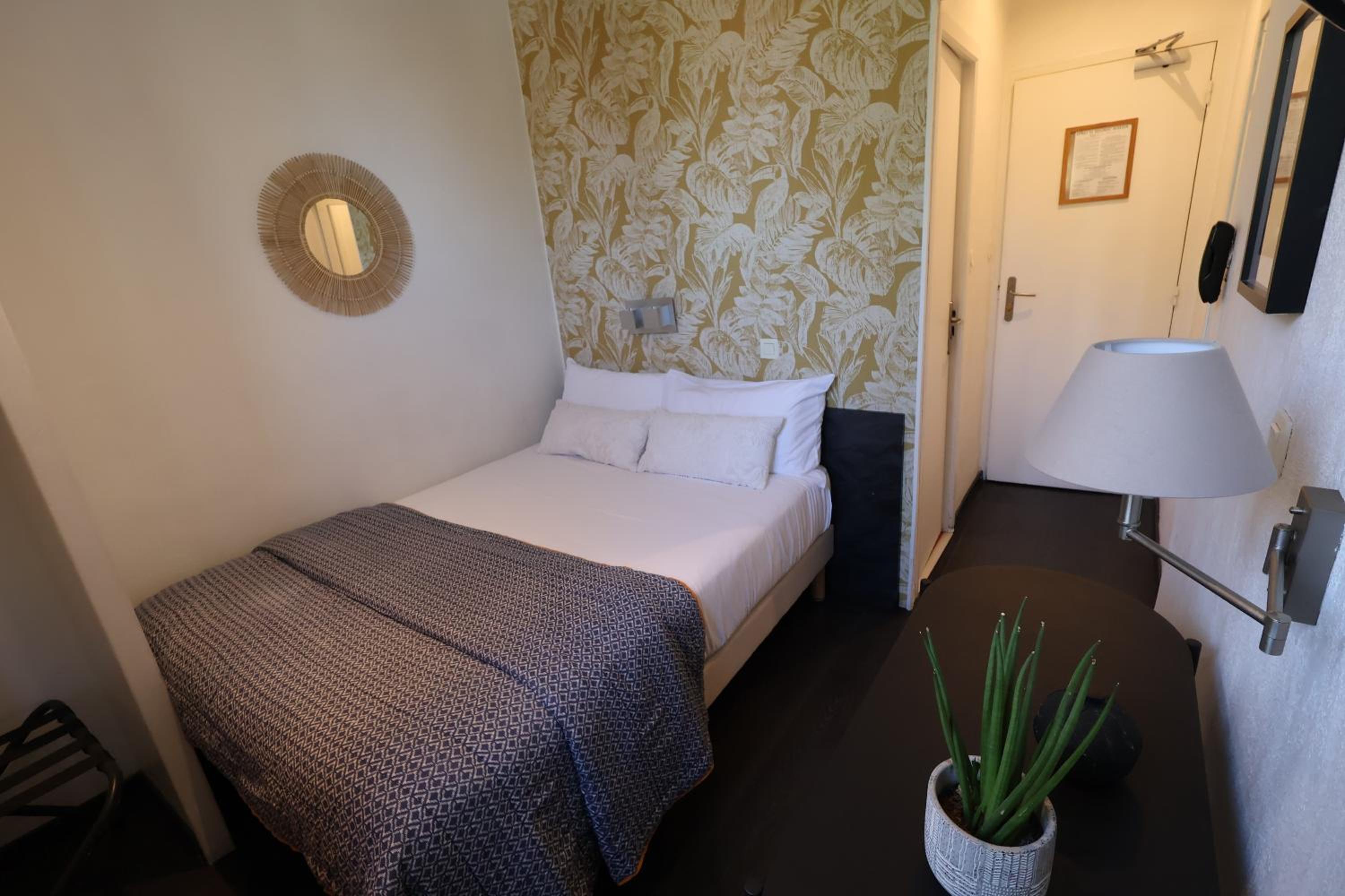 Double Room - Photo 9