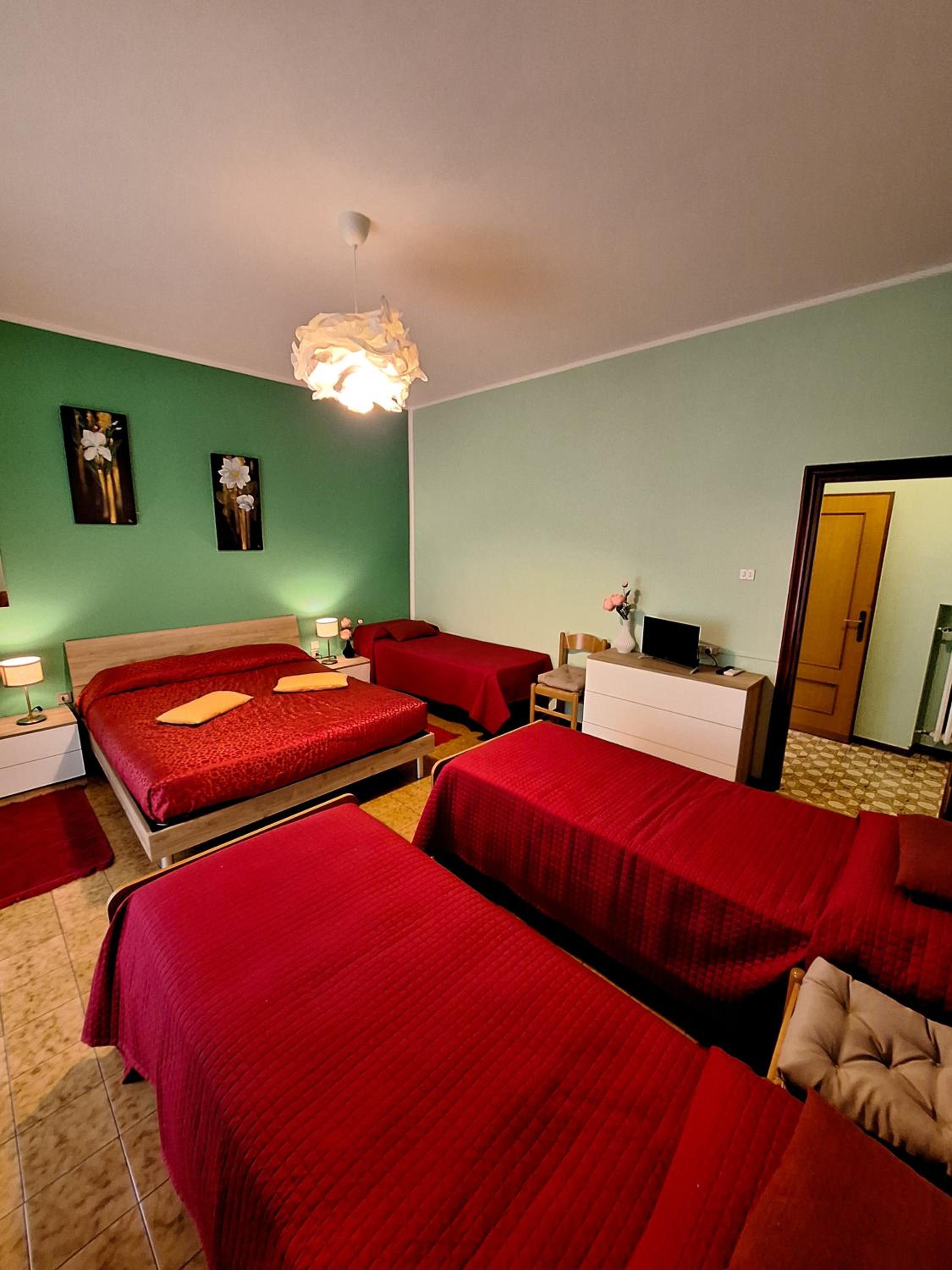 Quadruple Room - Photo 2