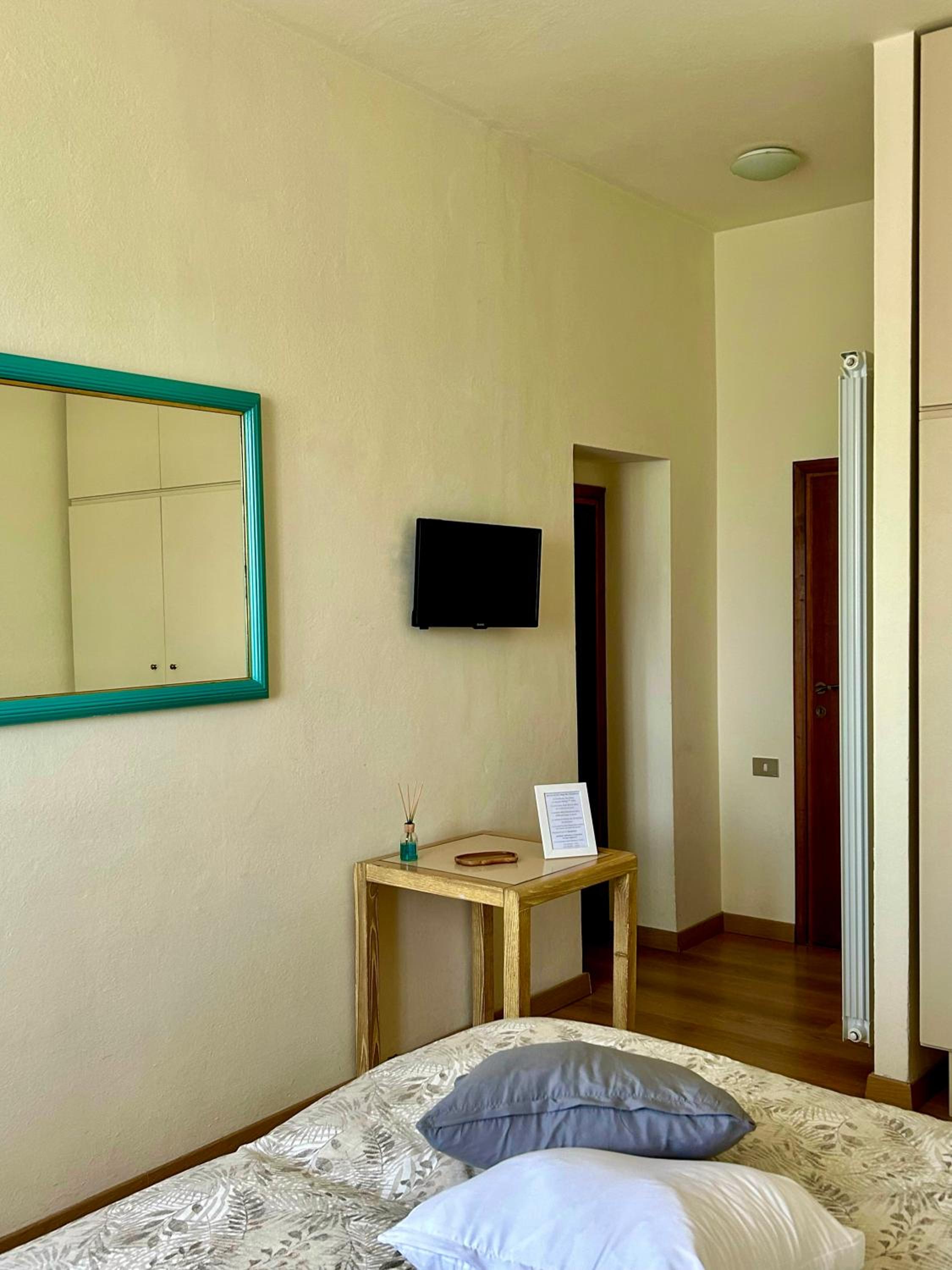 Double Room with Private Bathroom photo 3