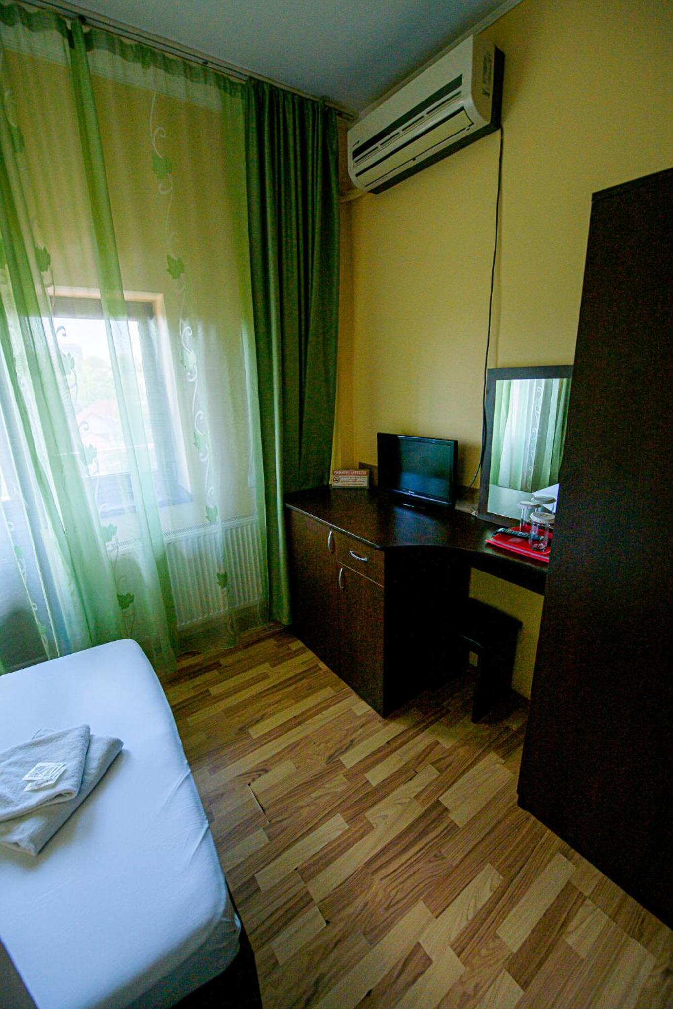Double or Twin Room - Photo 28