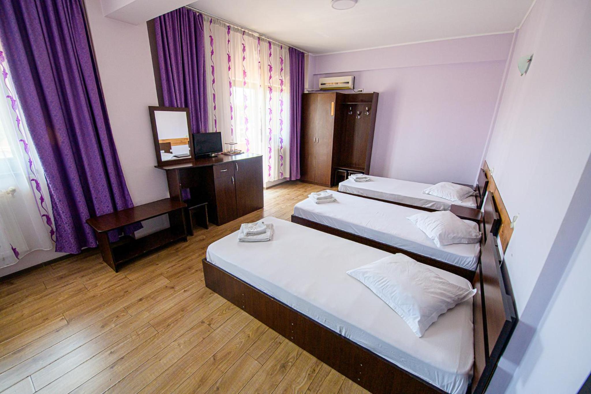 Triple Room - Photo 24