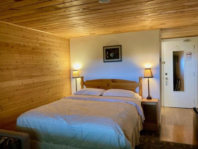 Queen Room photo 1