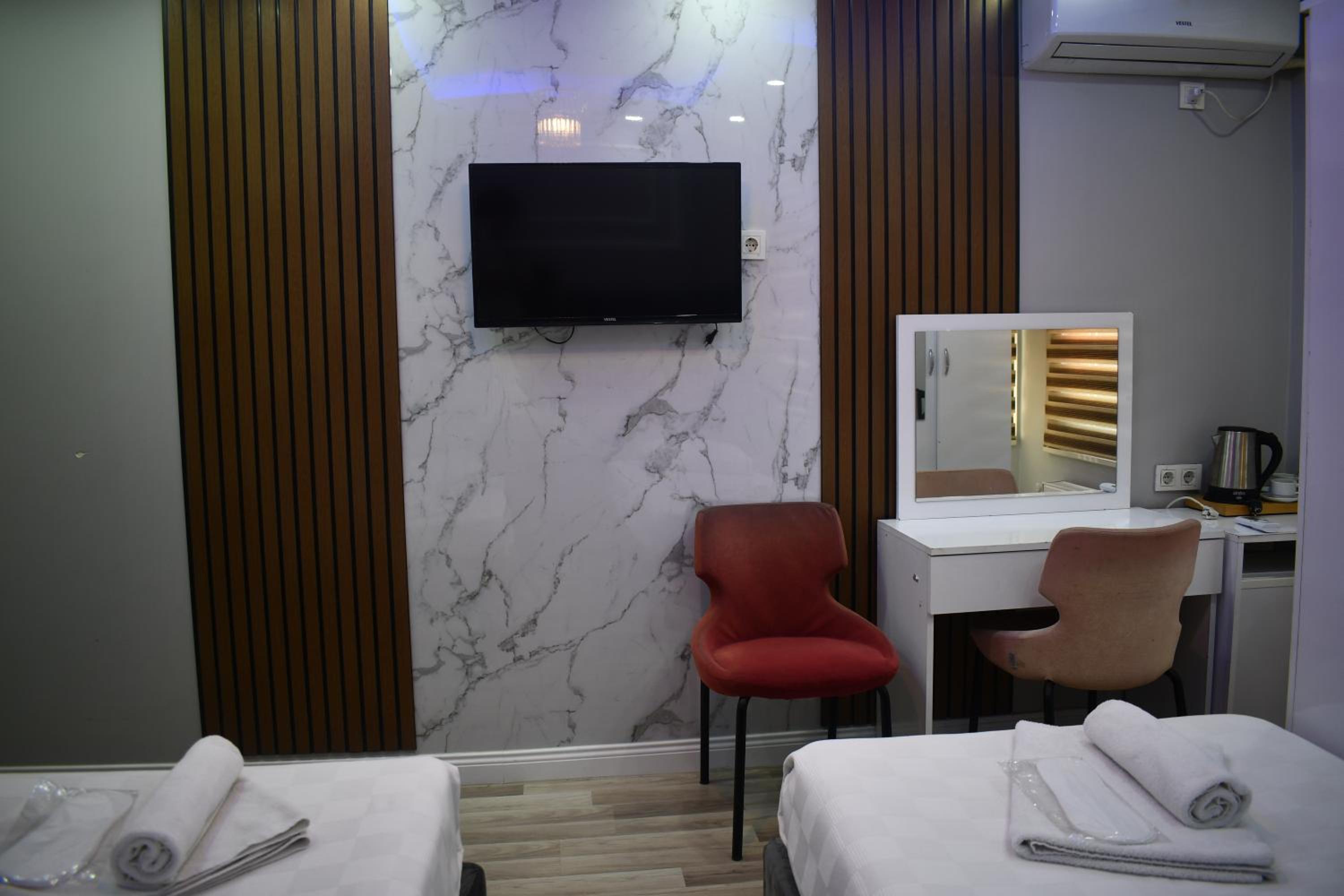 Budget Twin Room photo 2