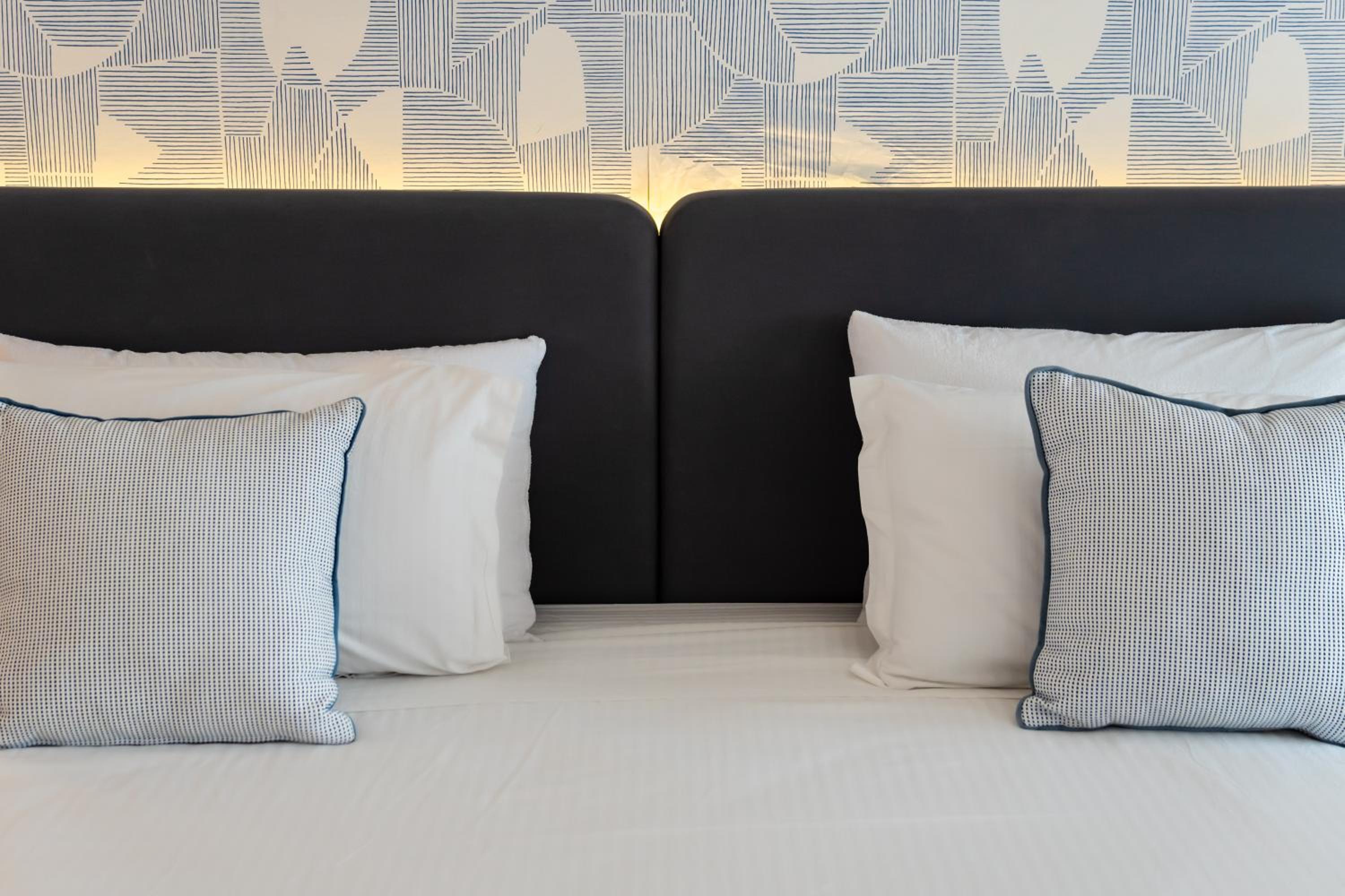 Superior King Room with Sea View - Photo 2