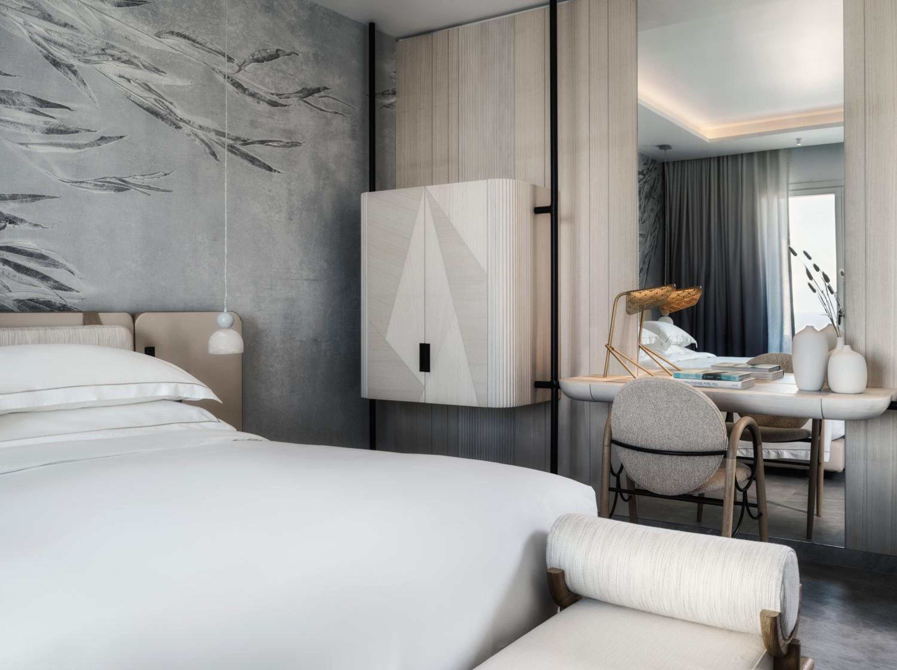DELTA Room with Outdoor Hot Tub & Partial Sea View - Photo 2