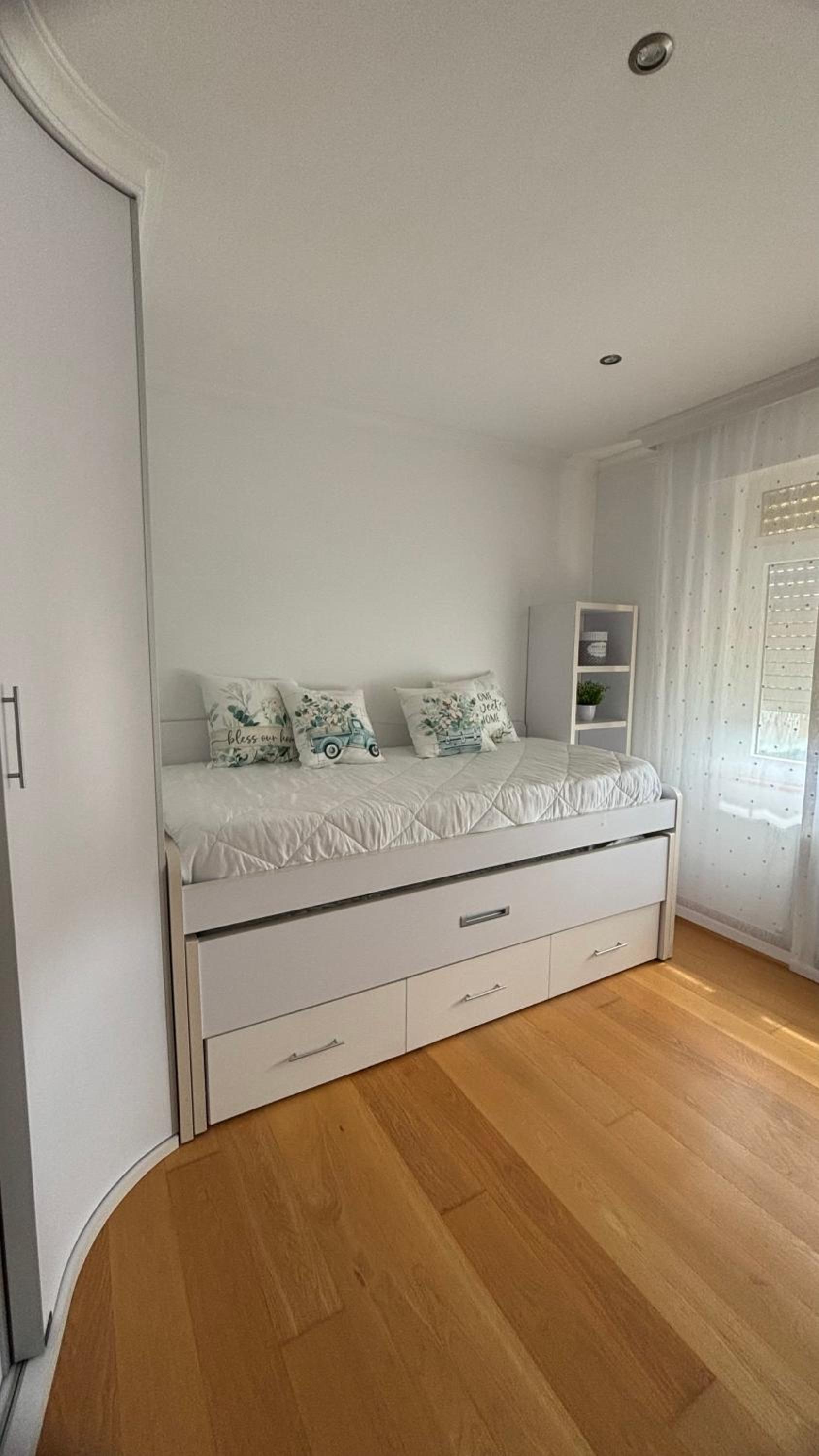 Three-Bedroom Apartment with Balcony photo 2