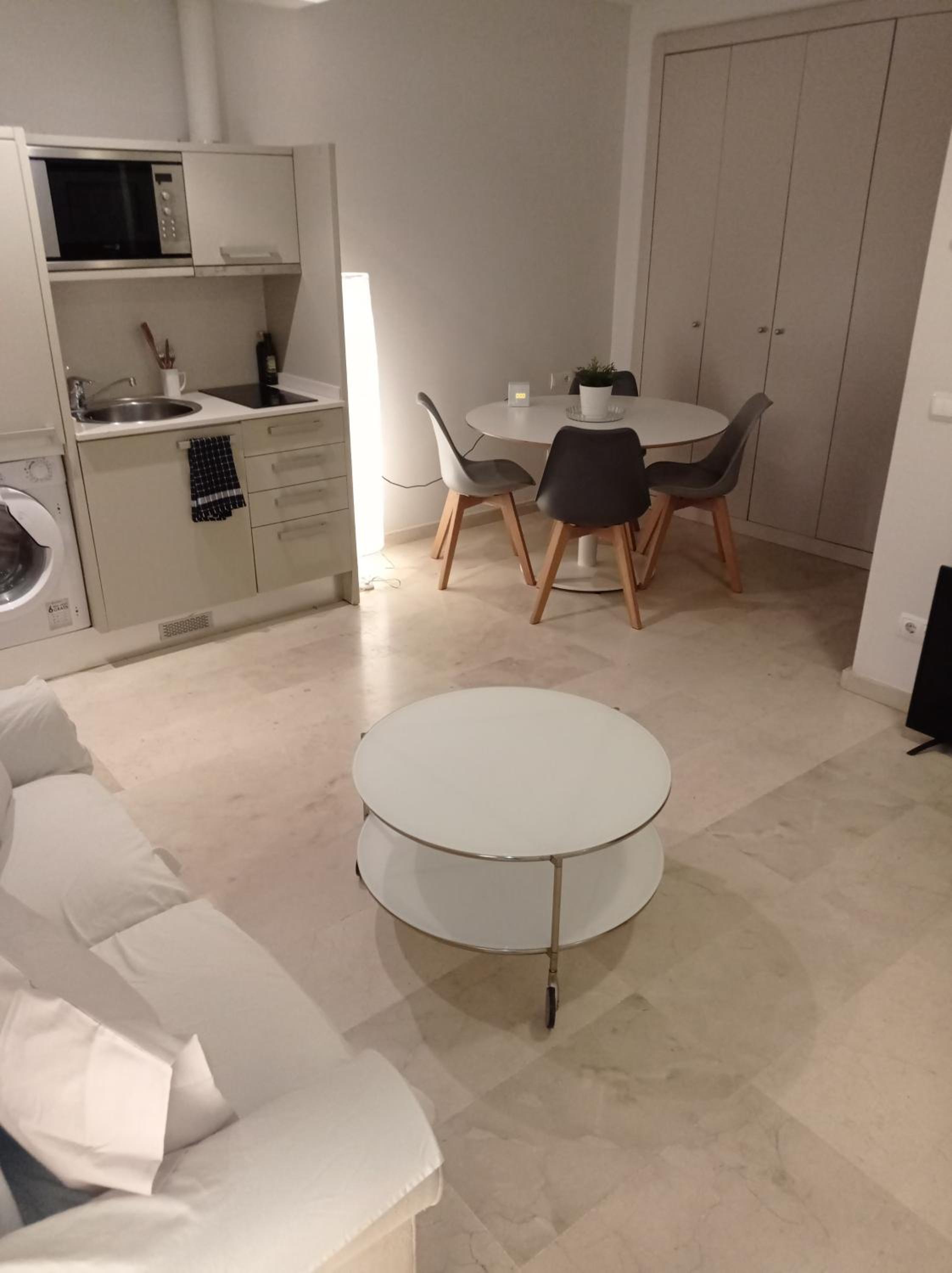 One-Bedroom Apartment photo 2