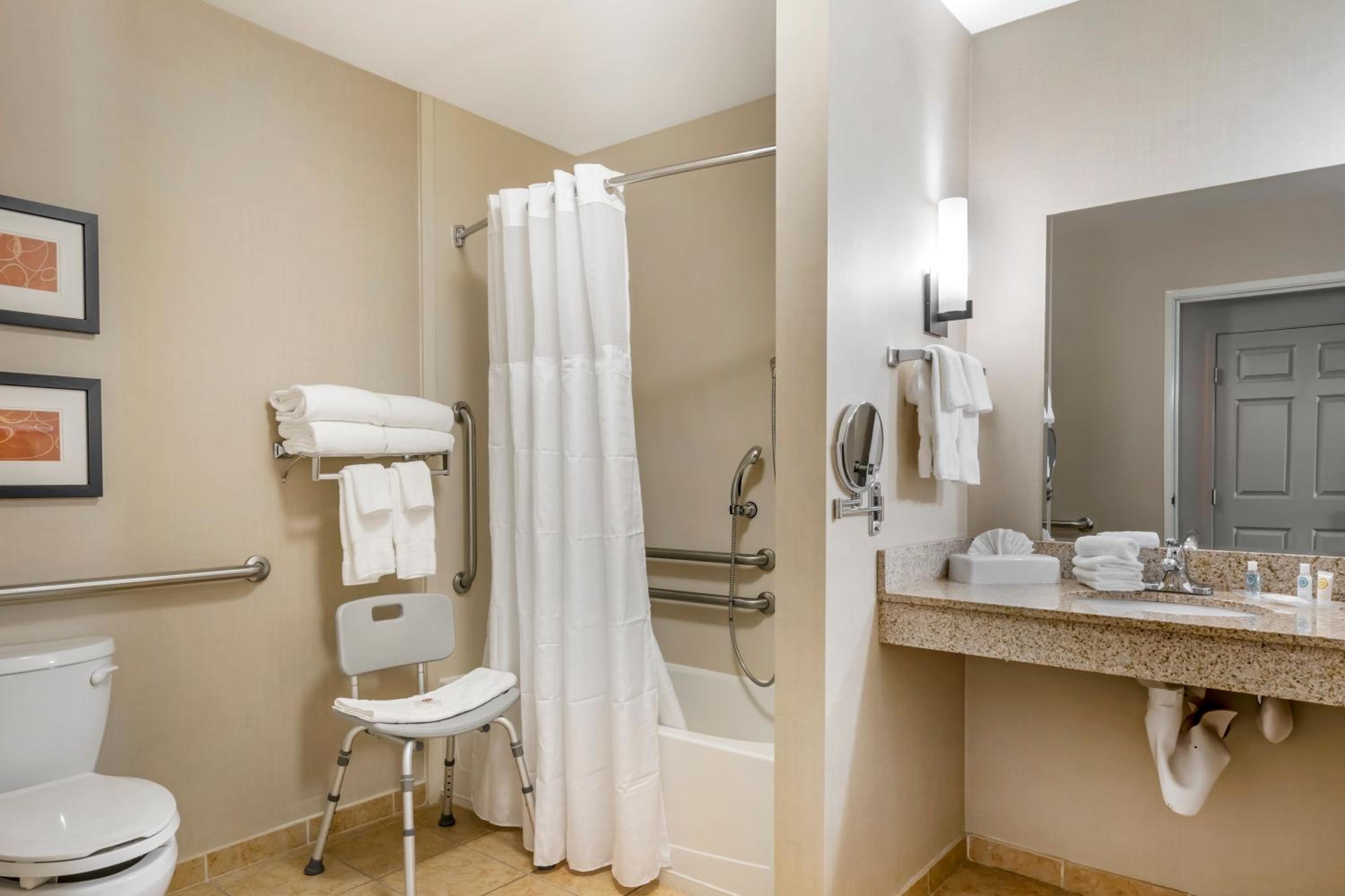 King Suite with Accessible Bath Tub - Non-Smoking