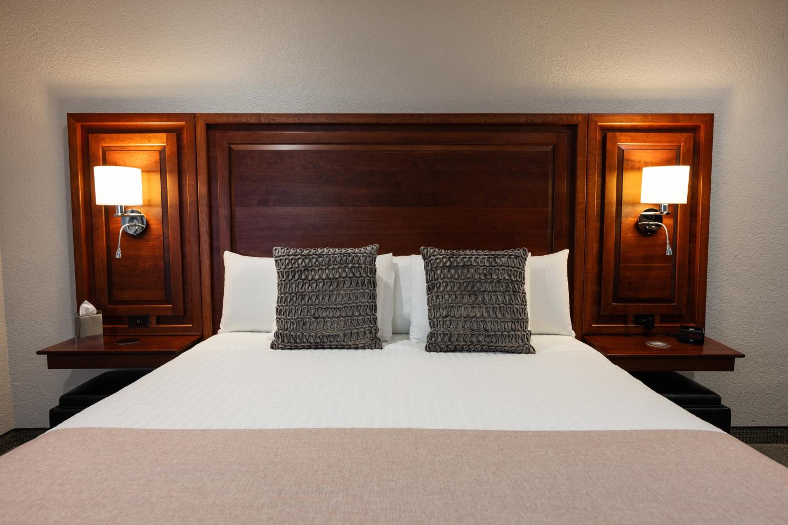 Deluxe King Room photo 1