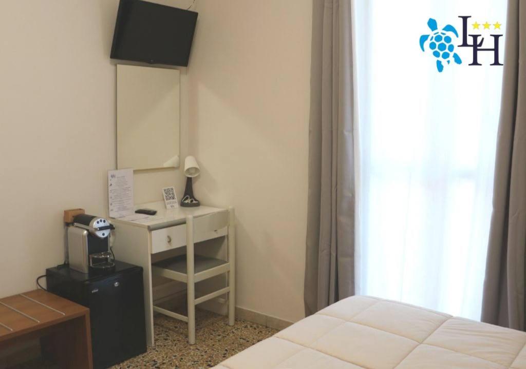 Double or Twin Room photo 3