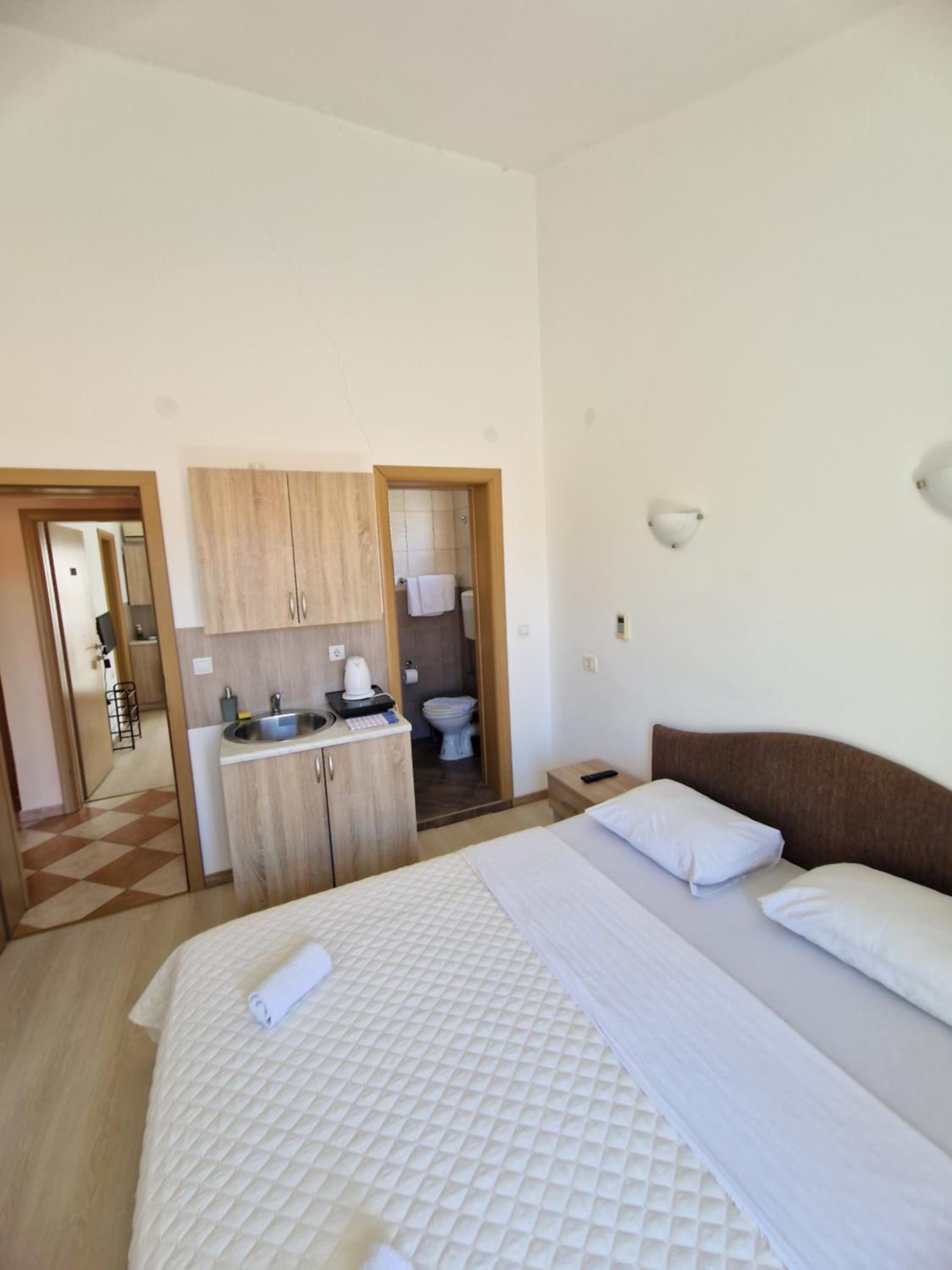 Deluxe Double Room with Balcony photo 2
