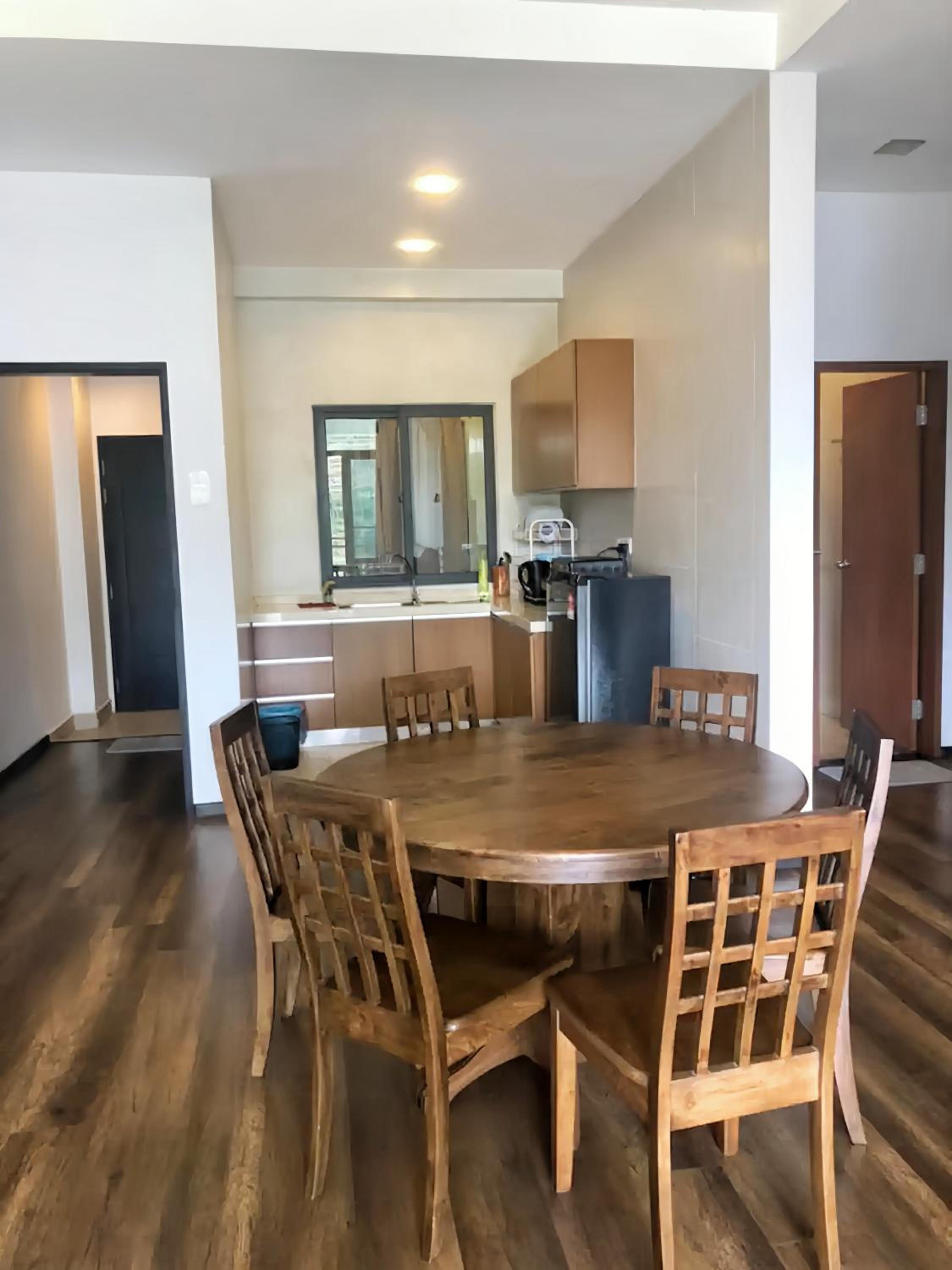 Three-Bedroom Apartment photo 2