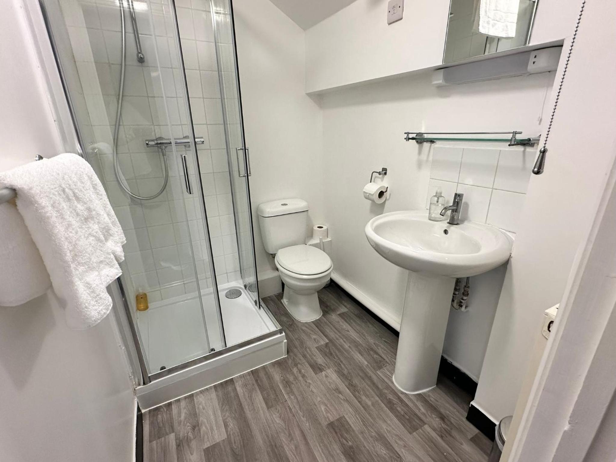 Standard Double Room - Photo 4