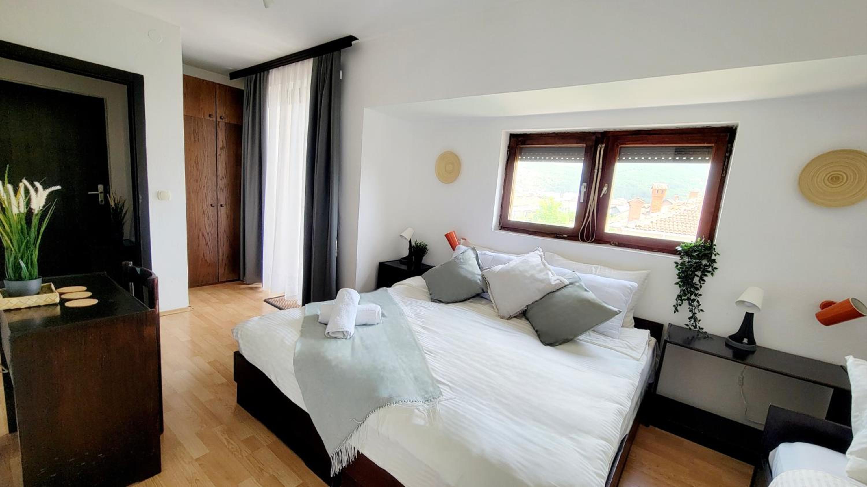 Studio Apartment with Balcony photo 2