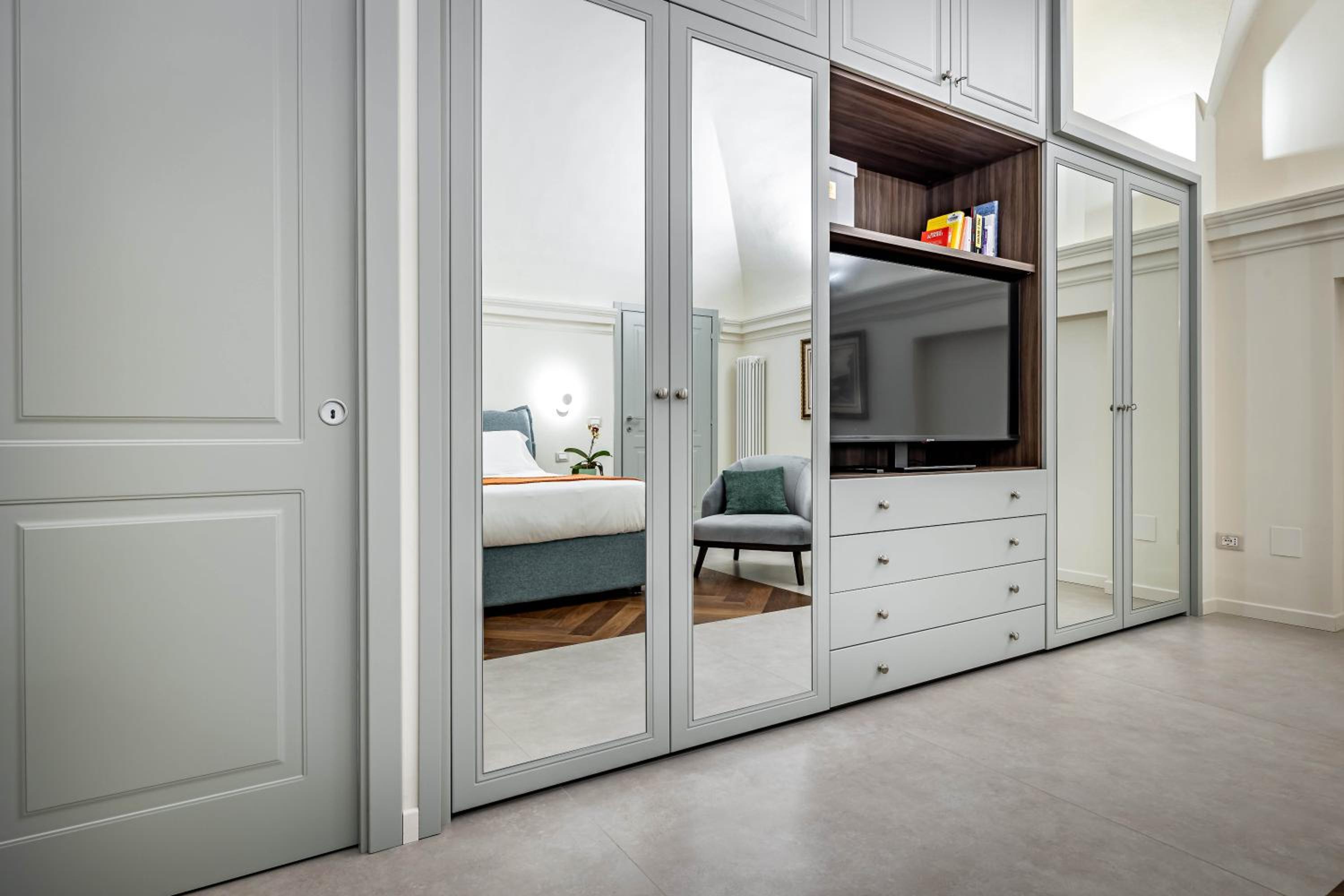 King Suite with Balcony photo 3