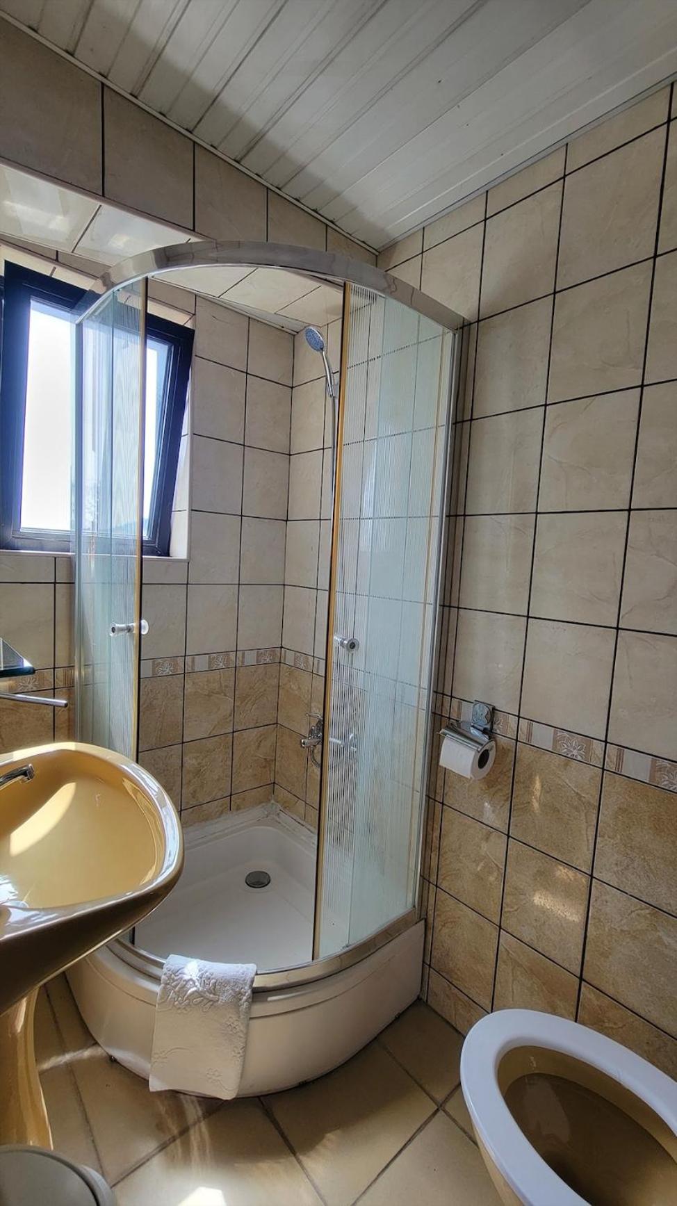 Studio Apartment with Balcony photo 3