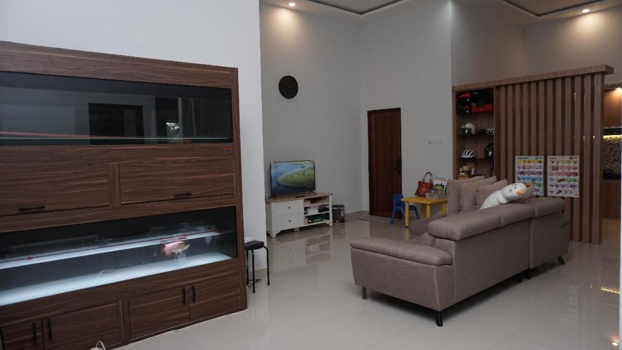 Deluxe Double Room (2 Adults + 1 Child) photo 2