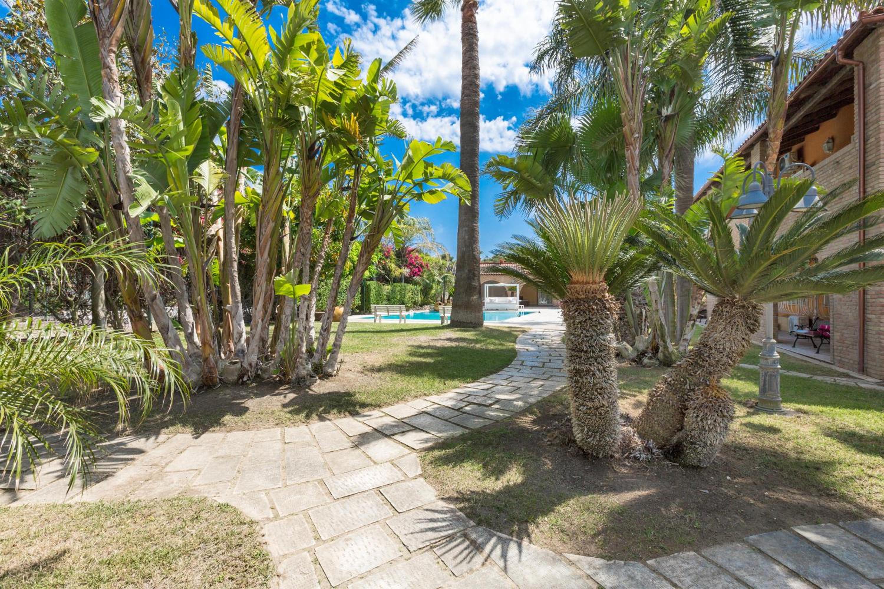 Villa With Private Pool photo 2