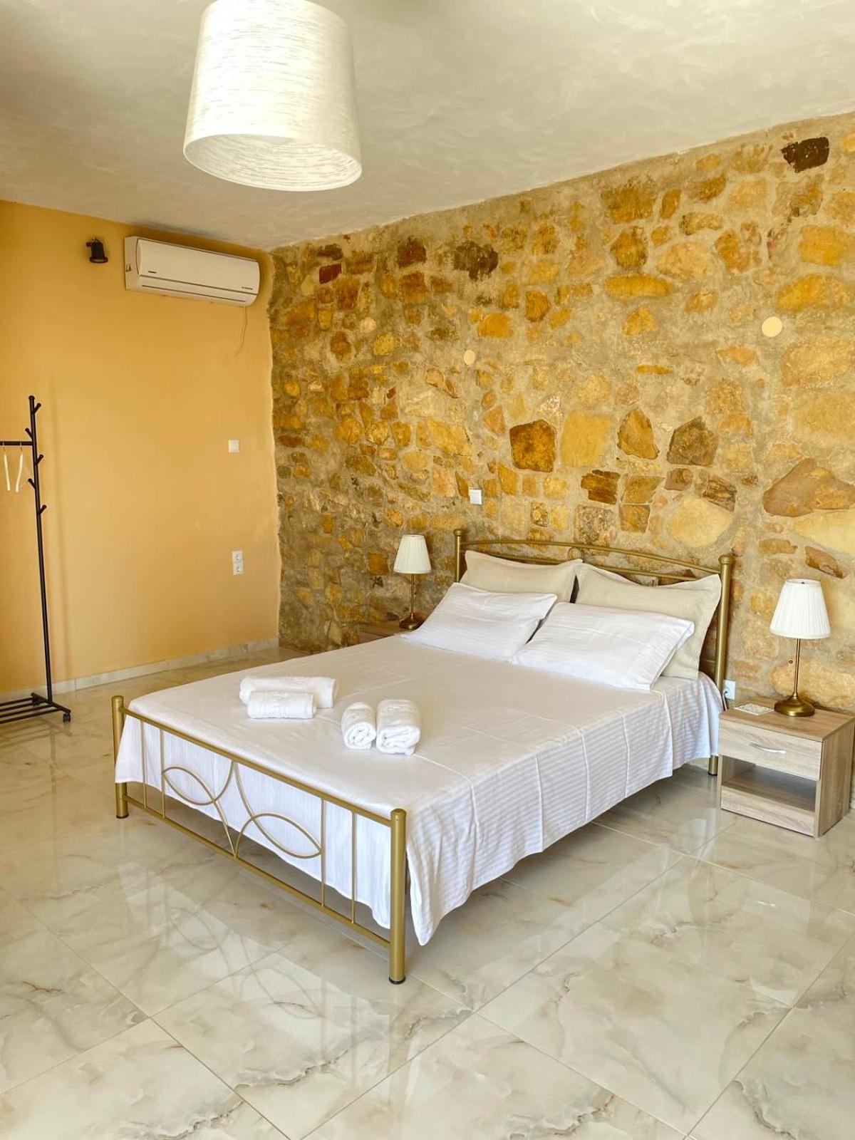 One-Bedroom House photo 1