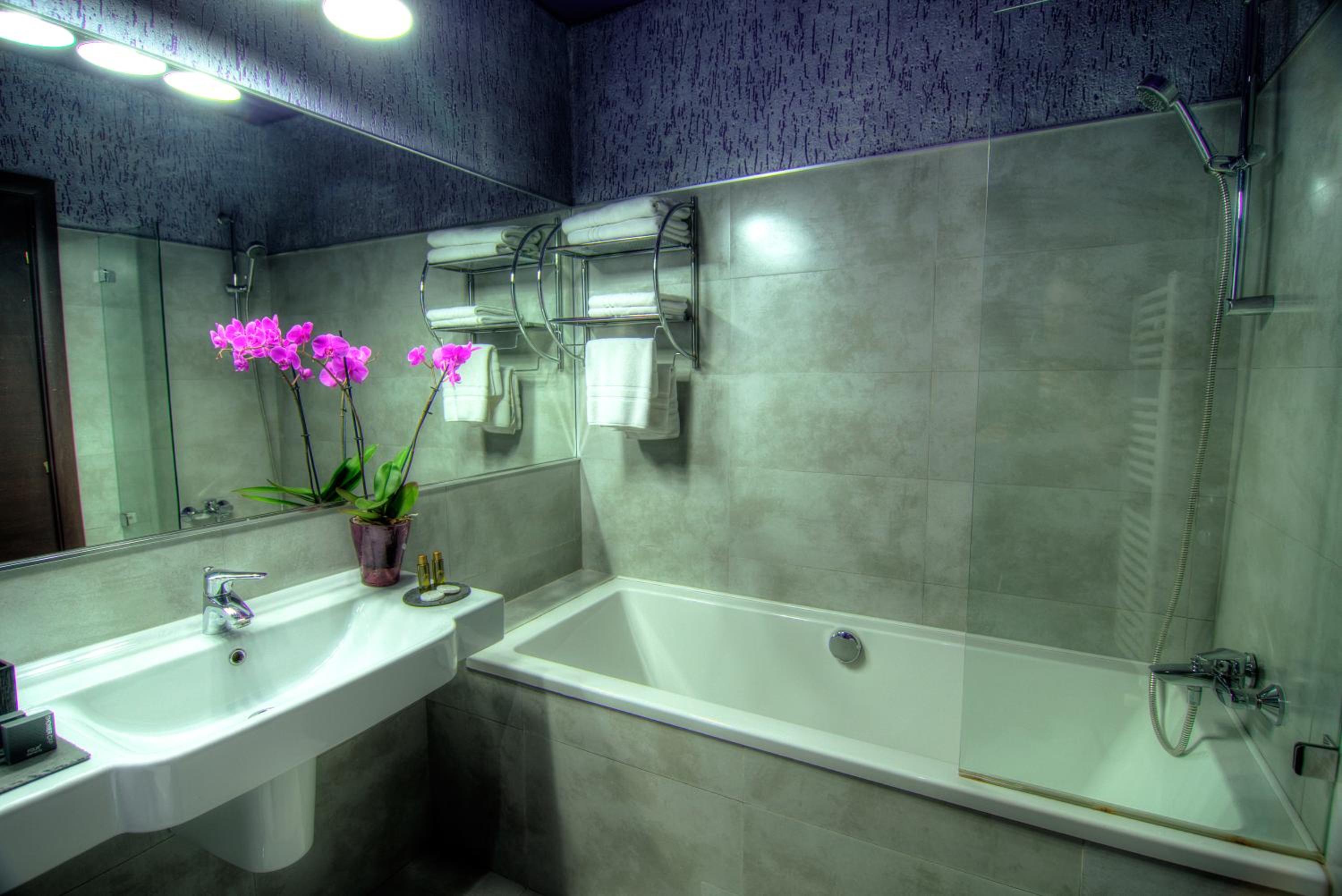 Double Room - Photo 11