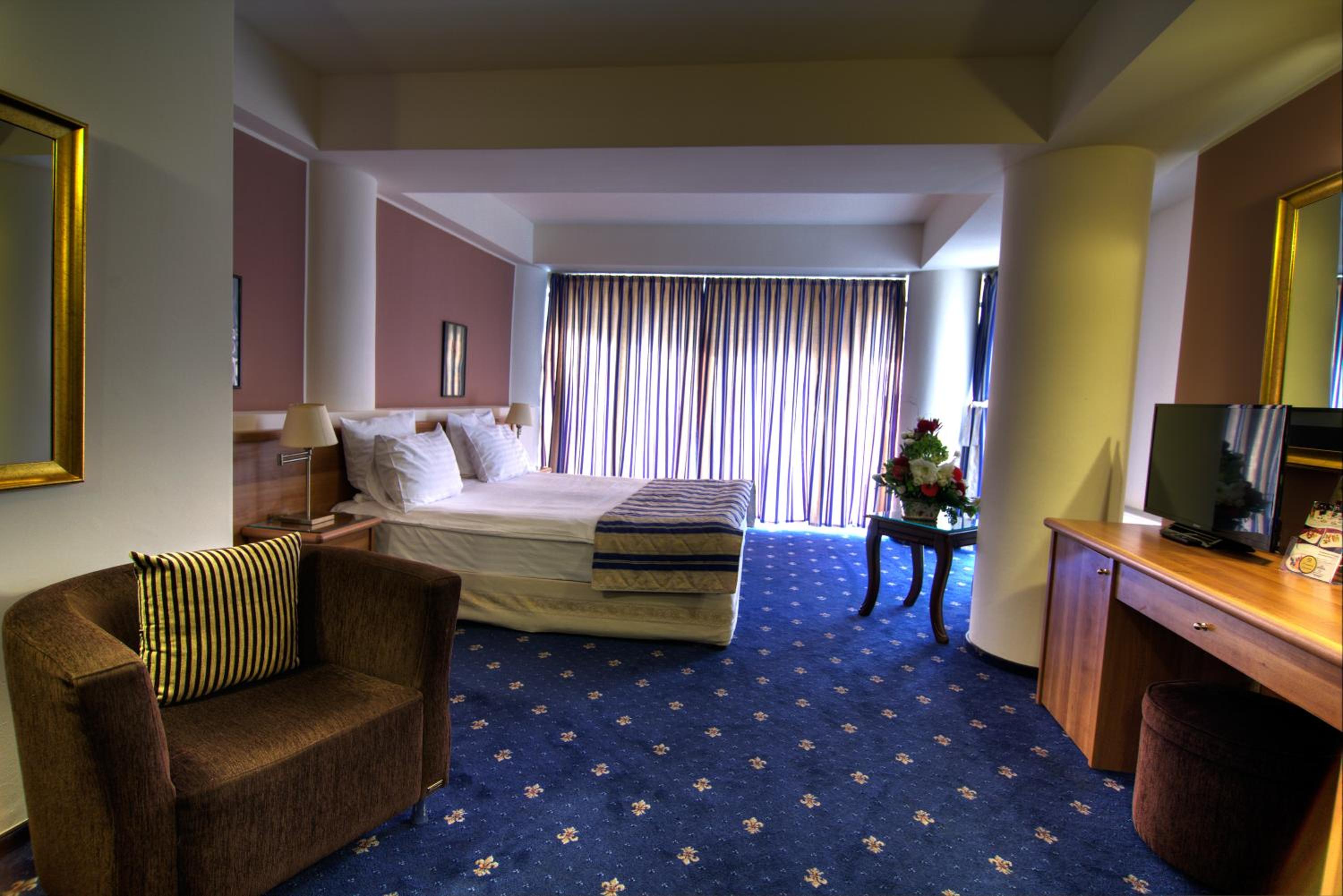 Double Room - Photo 8