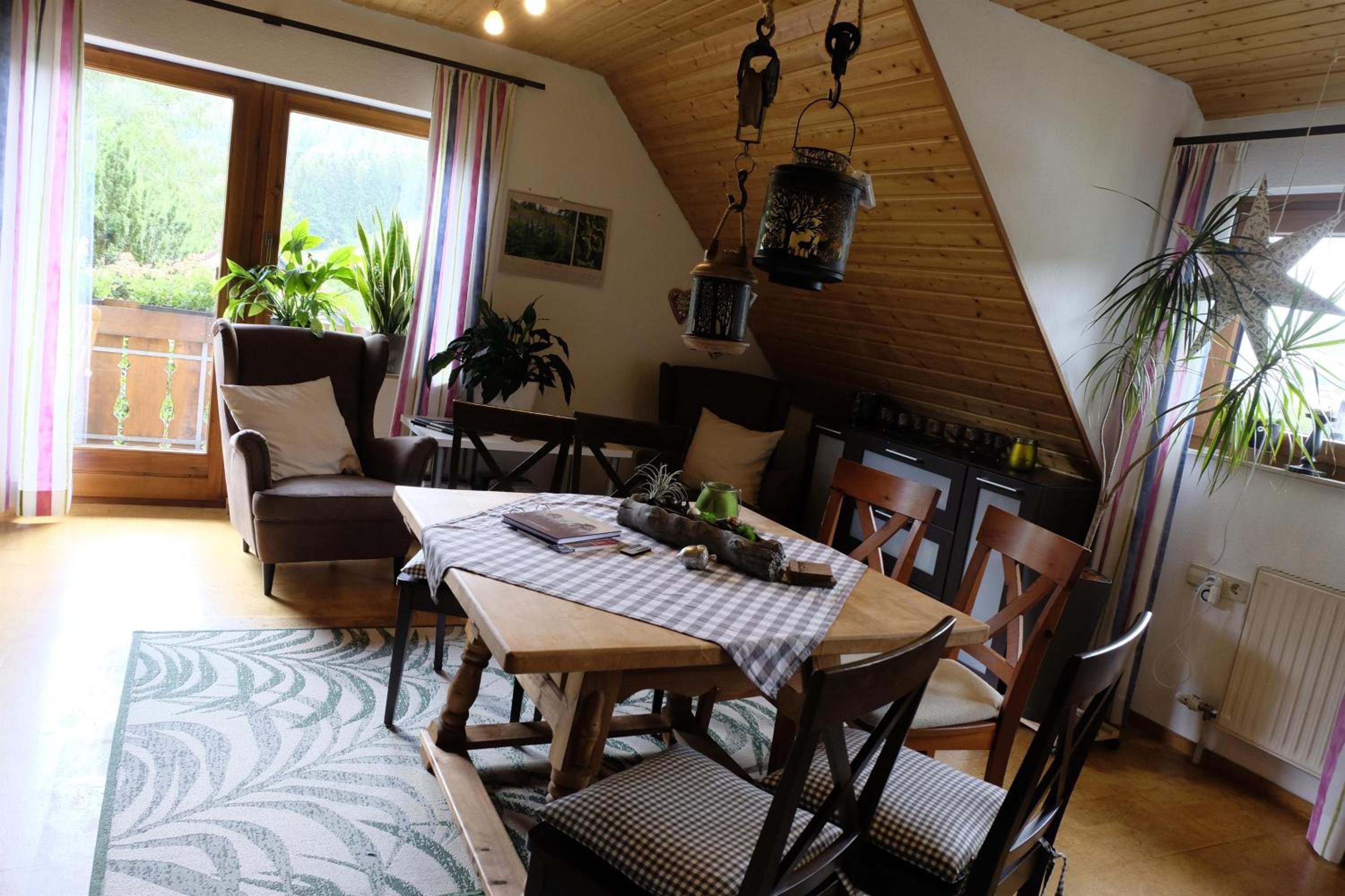 Three-Bedroom Apartment with Shower photo 2