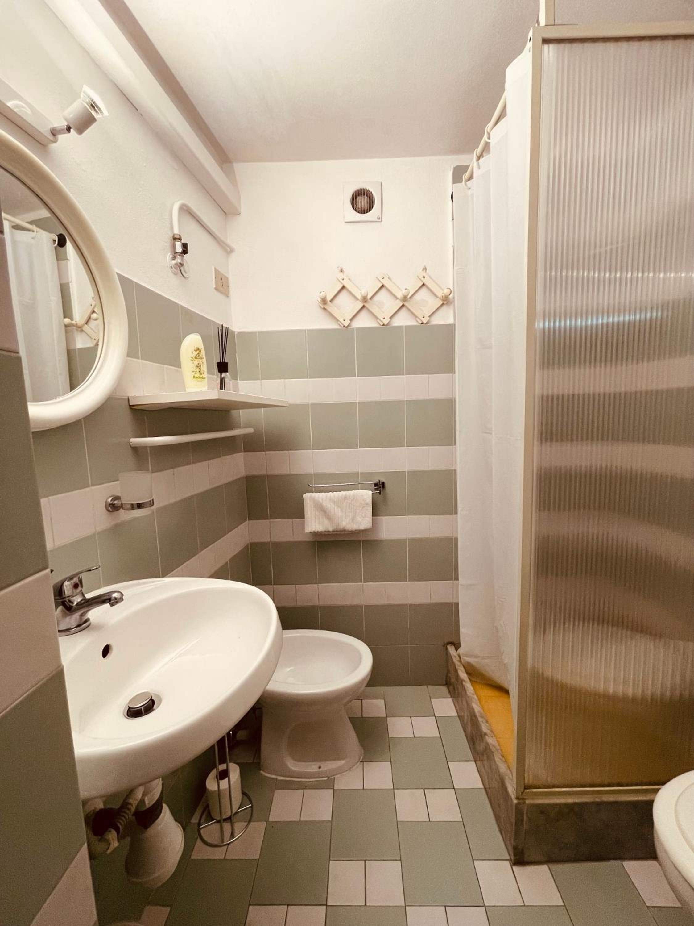 Two-Bedroom House - Photo 13