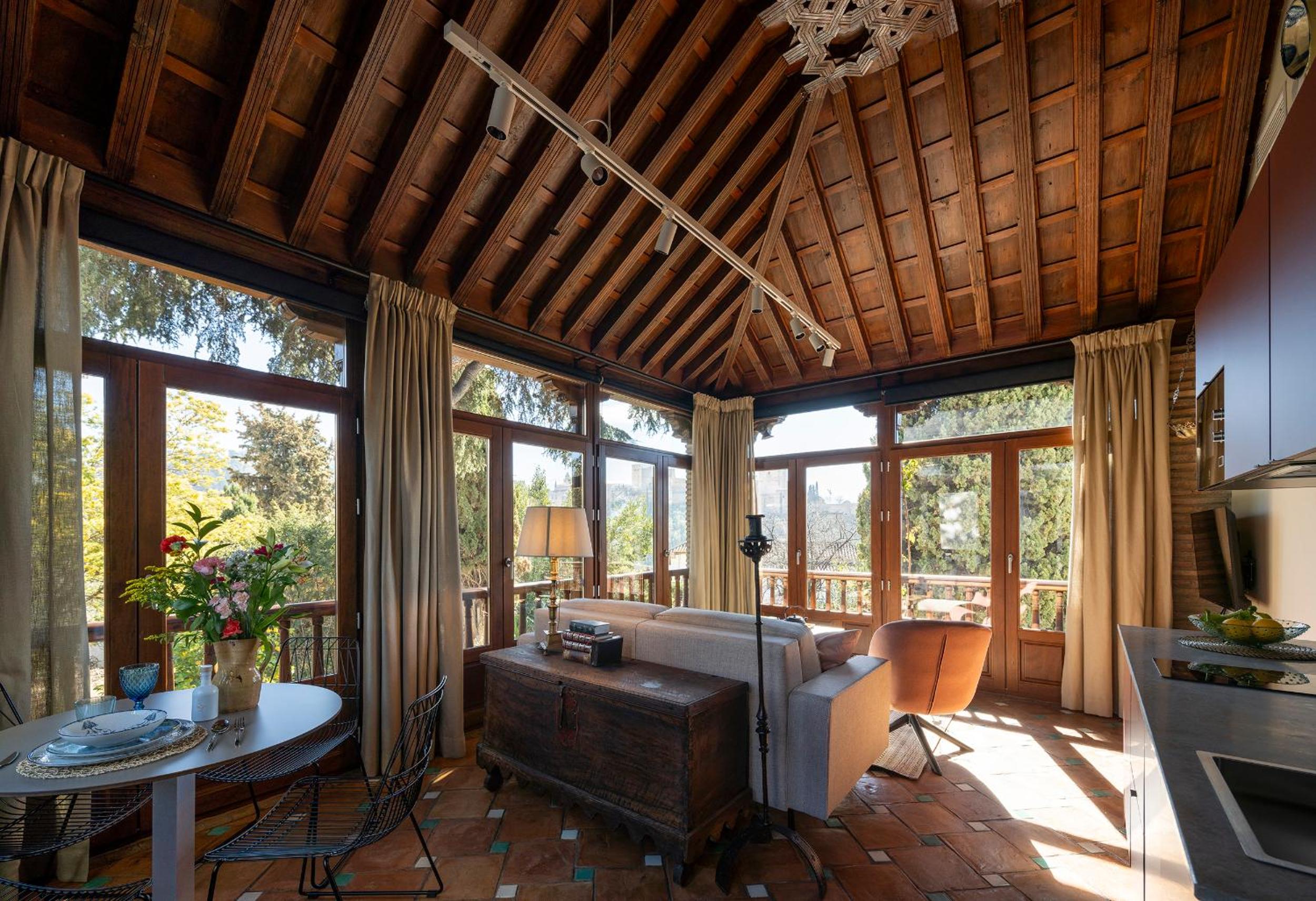 Deluxe One-Bedroom Apartment