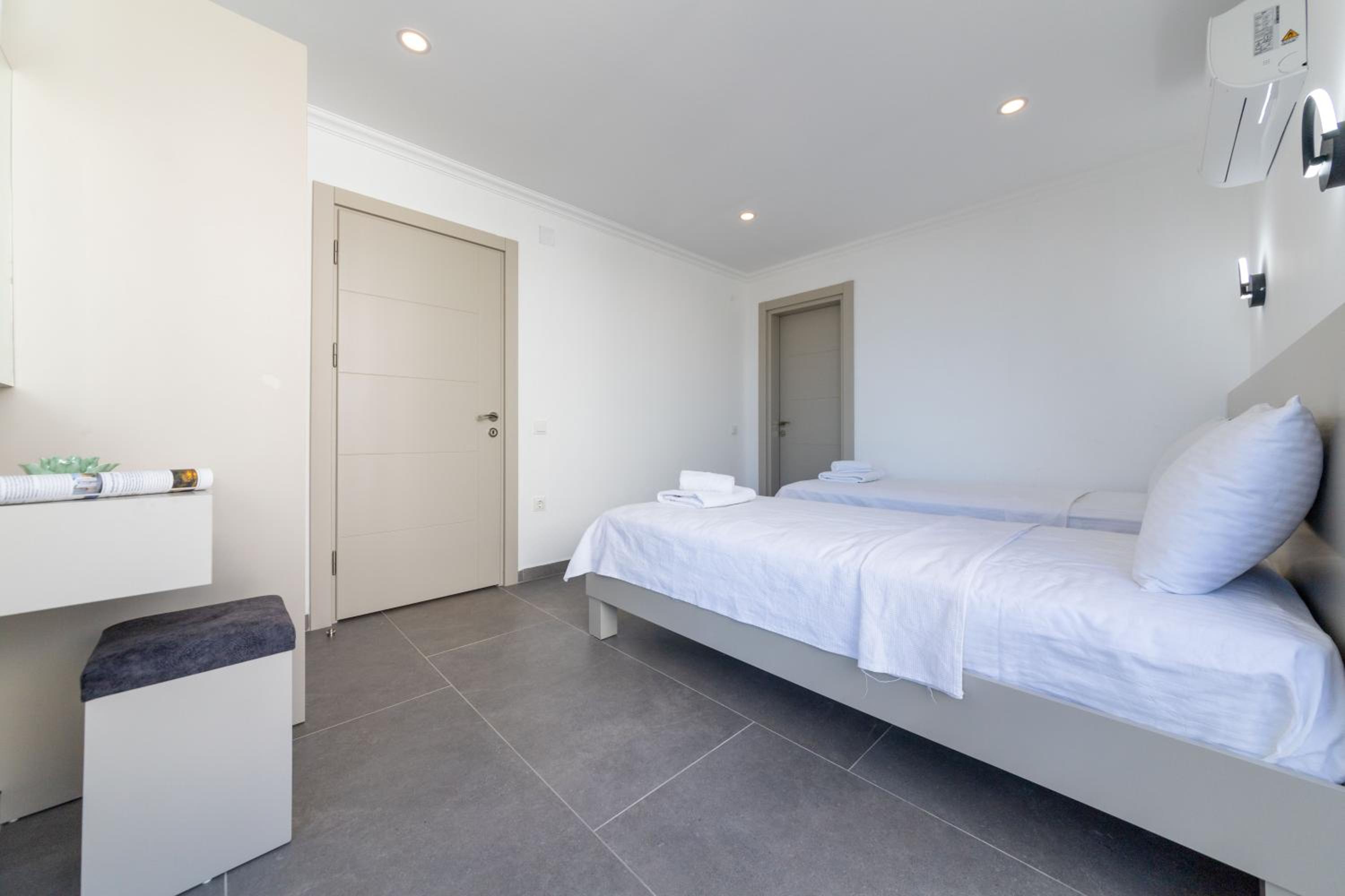 Three-Bedroom Villa photo 1