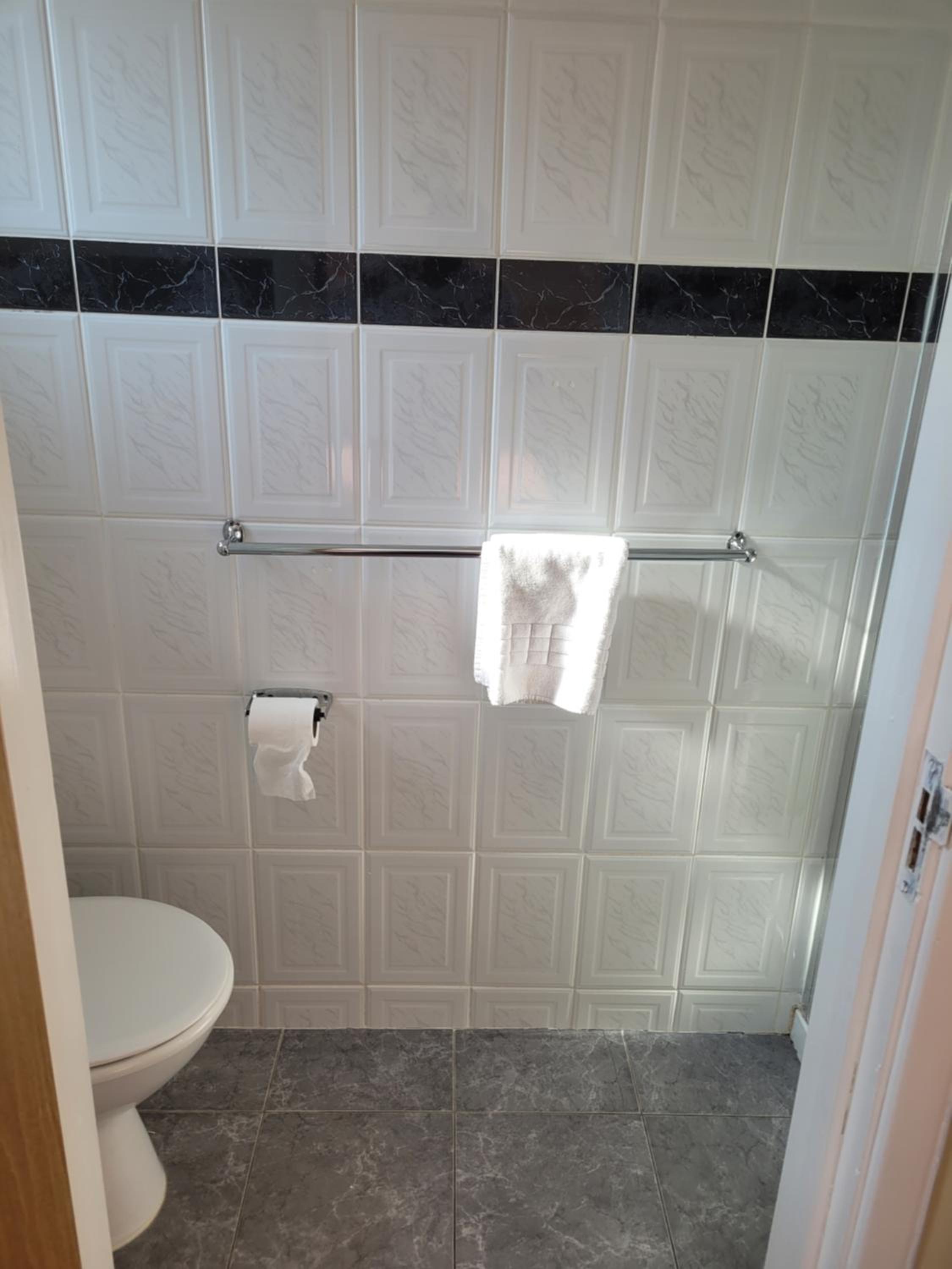 Standard Triple En-suite Room - Photo 20