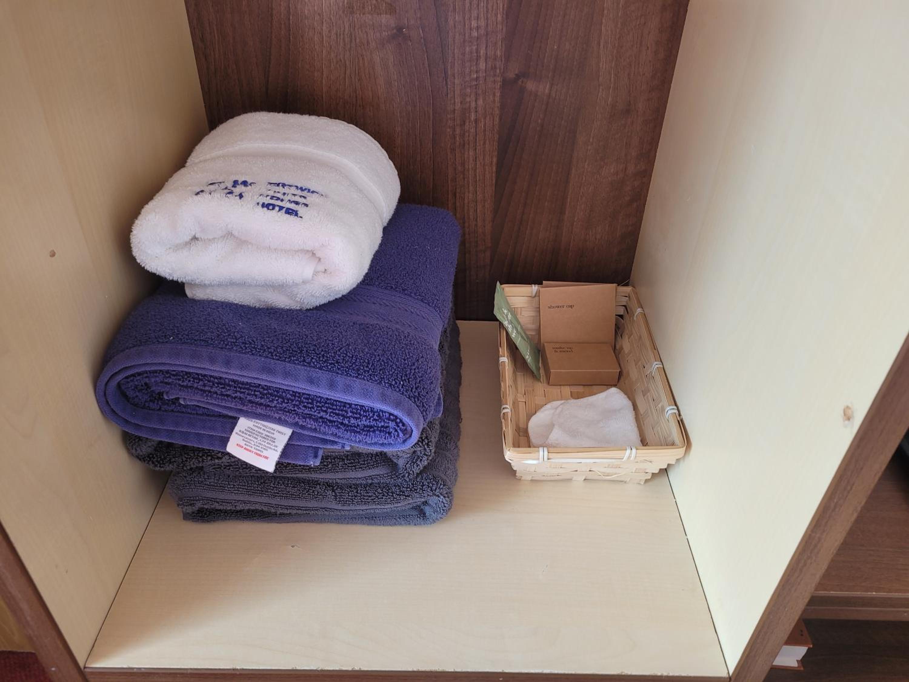 Standard Triple En-suite Room - Photo 17