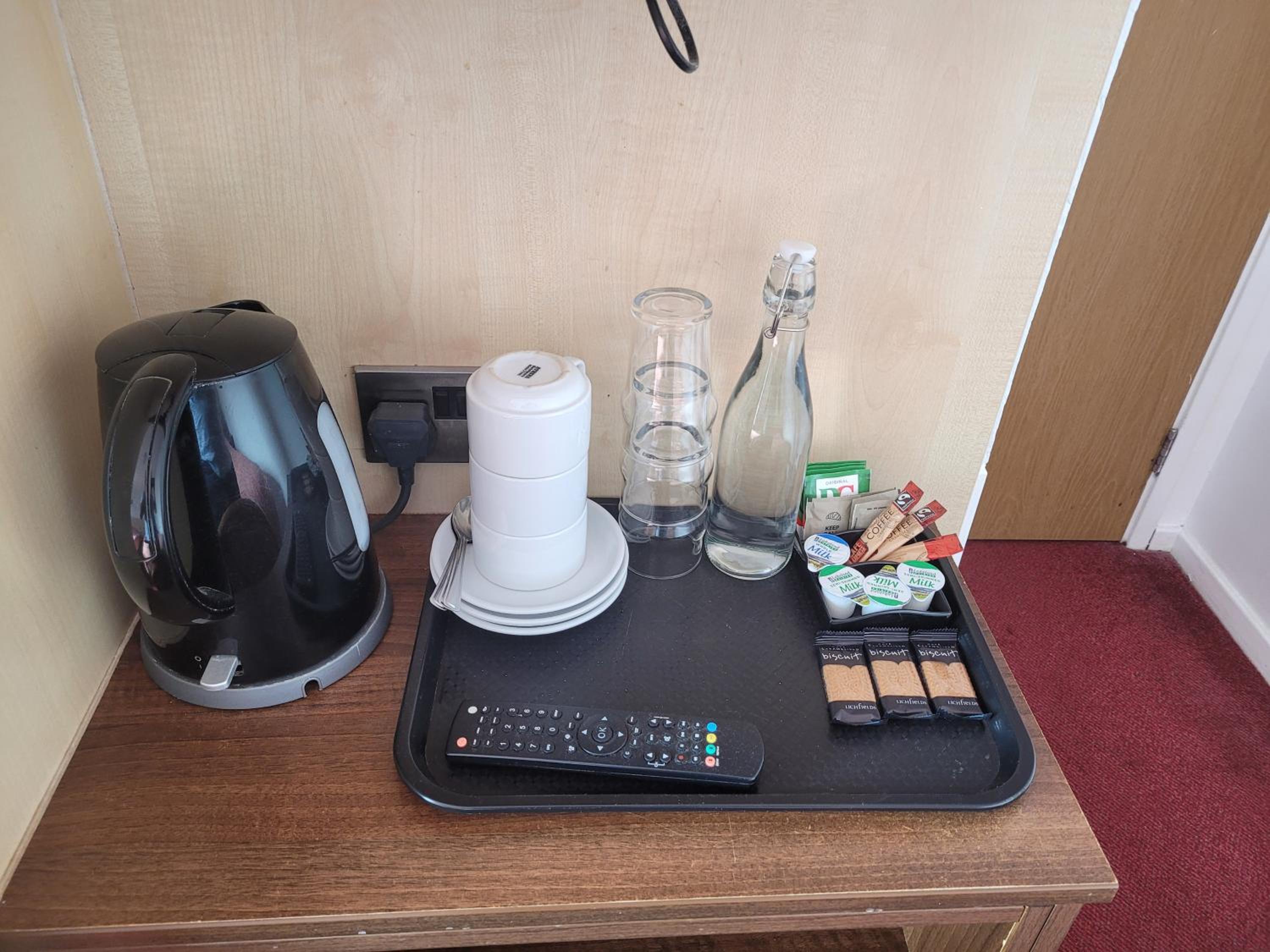 Standard Triple En-suite Room - Photo 12