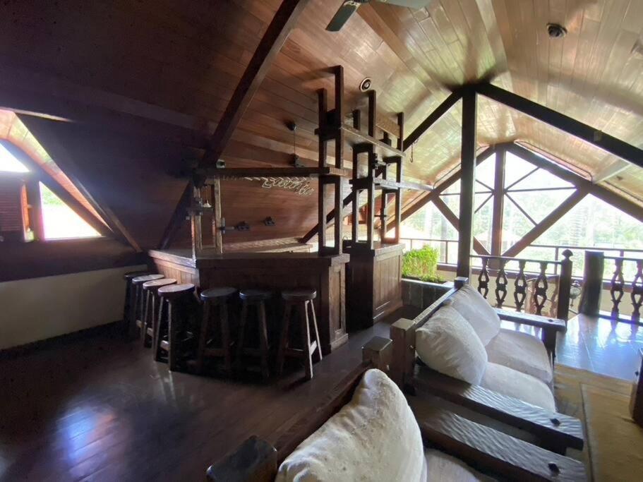 Six-Bedroom House photo 1