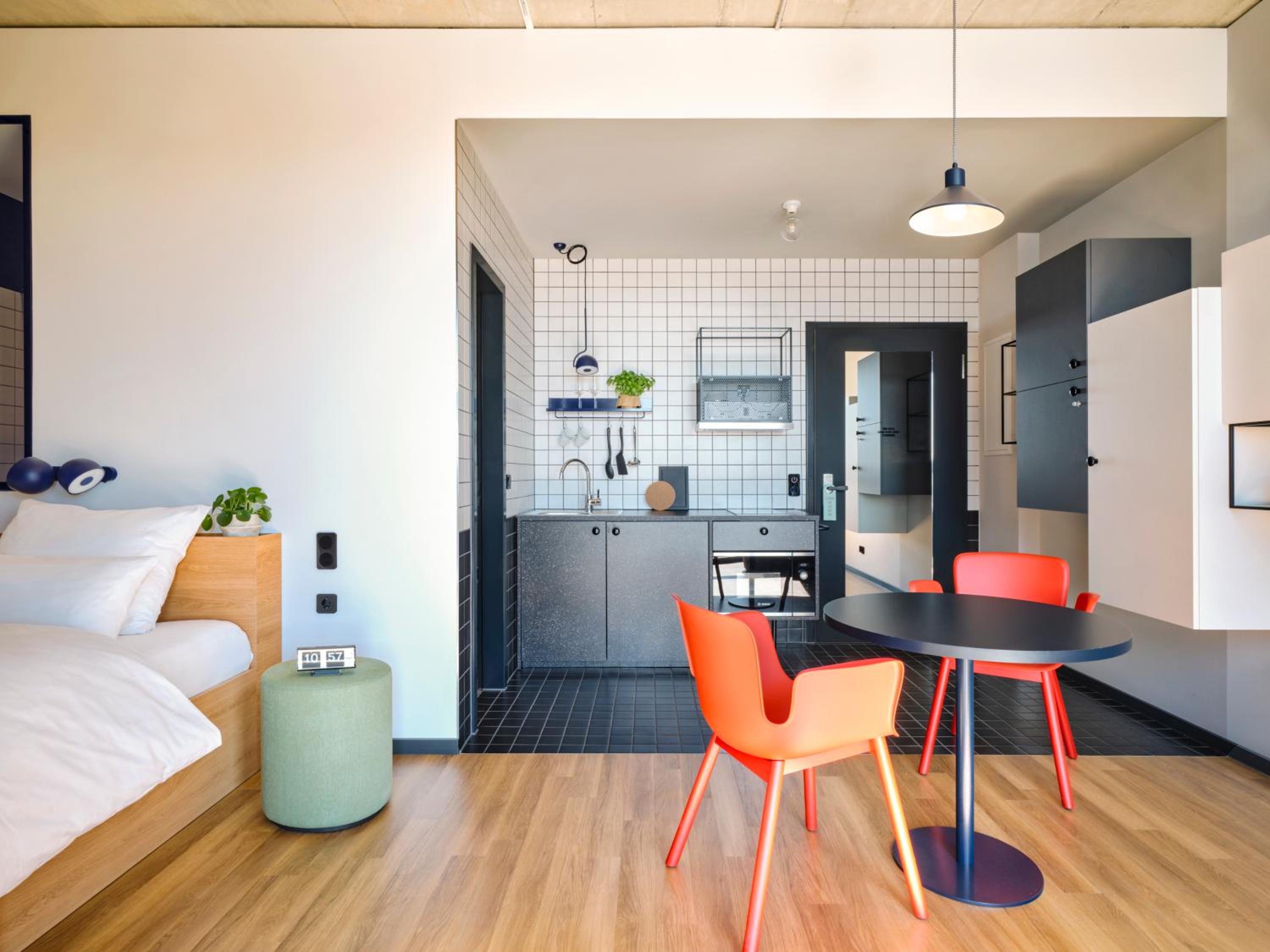 Design Apartment with AC and King-Size-Bed