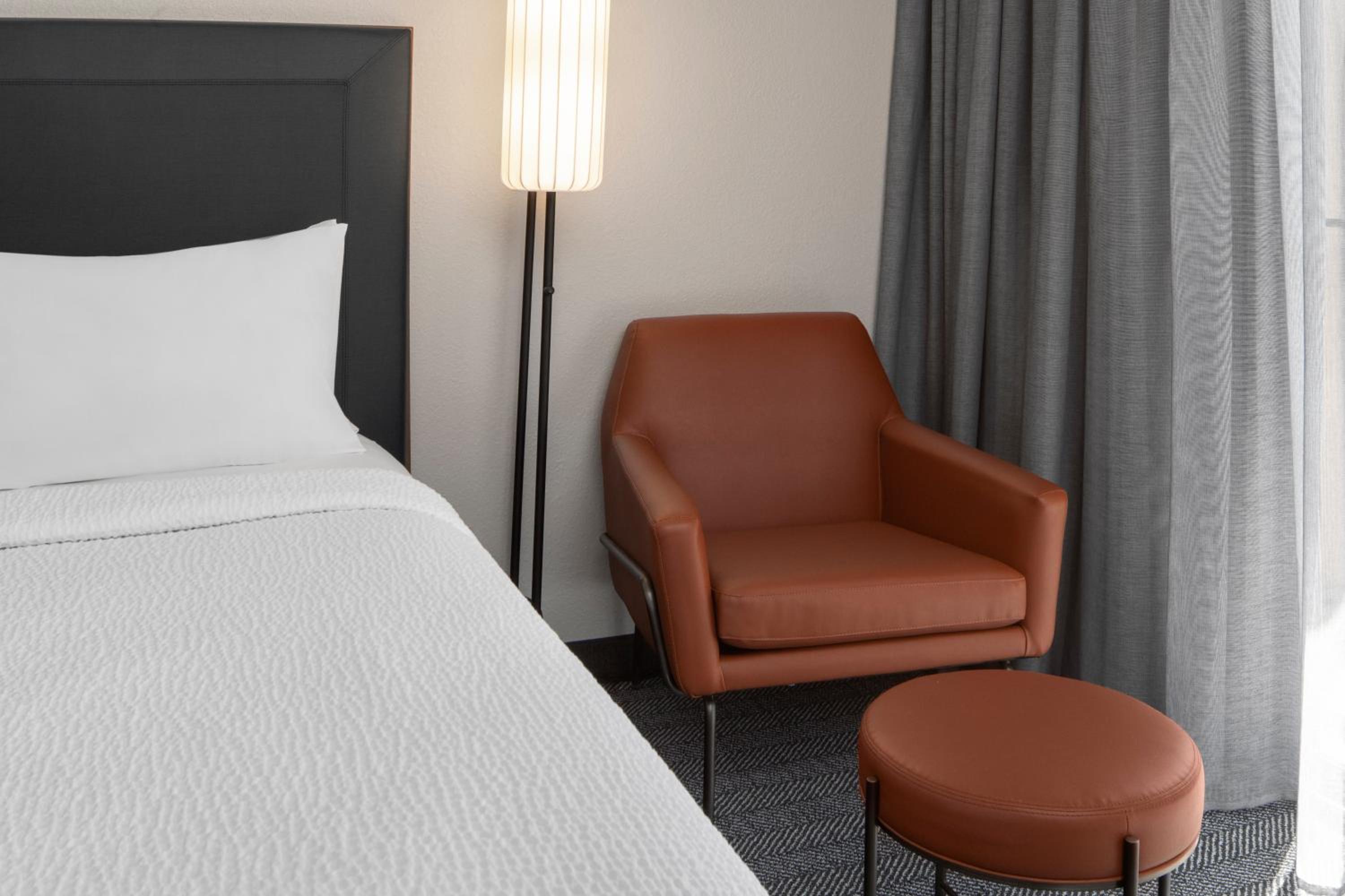 Guest Room, Two Queen Beds - Photo 5