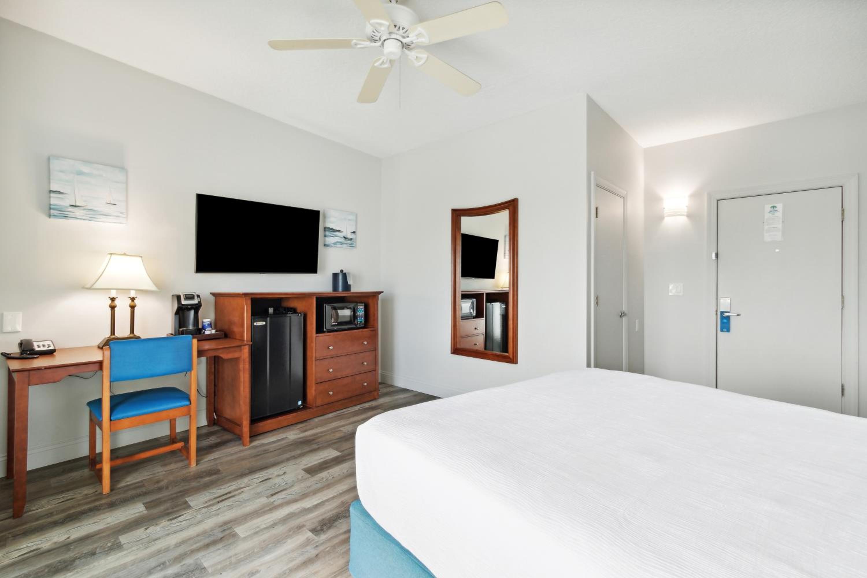 Second Floor - Premium King Oceanfront photo 3