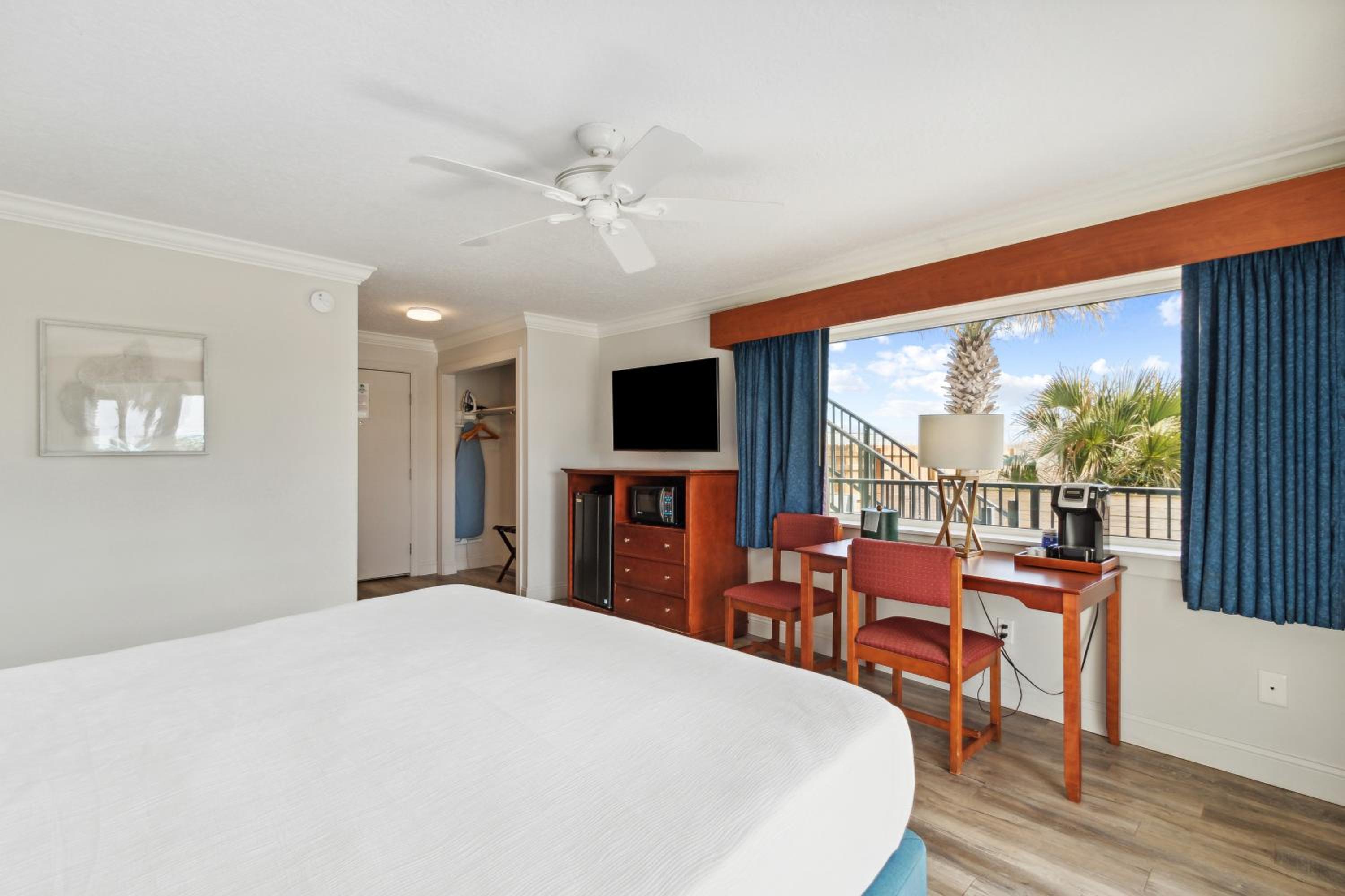 First Floor - Premium King Pool View