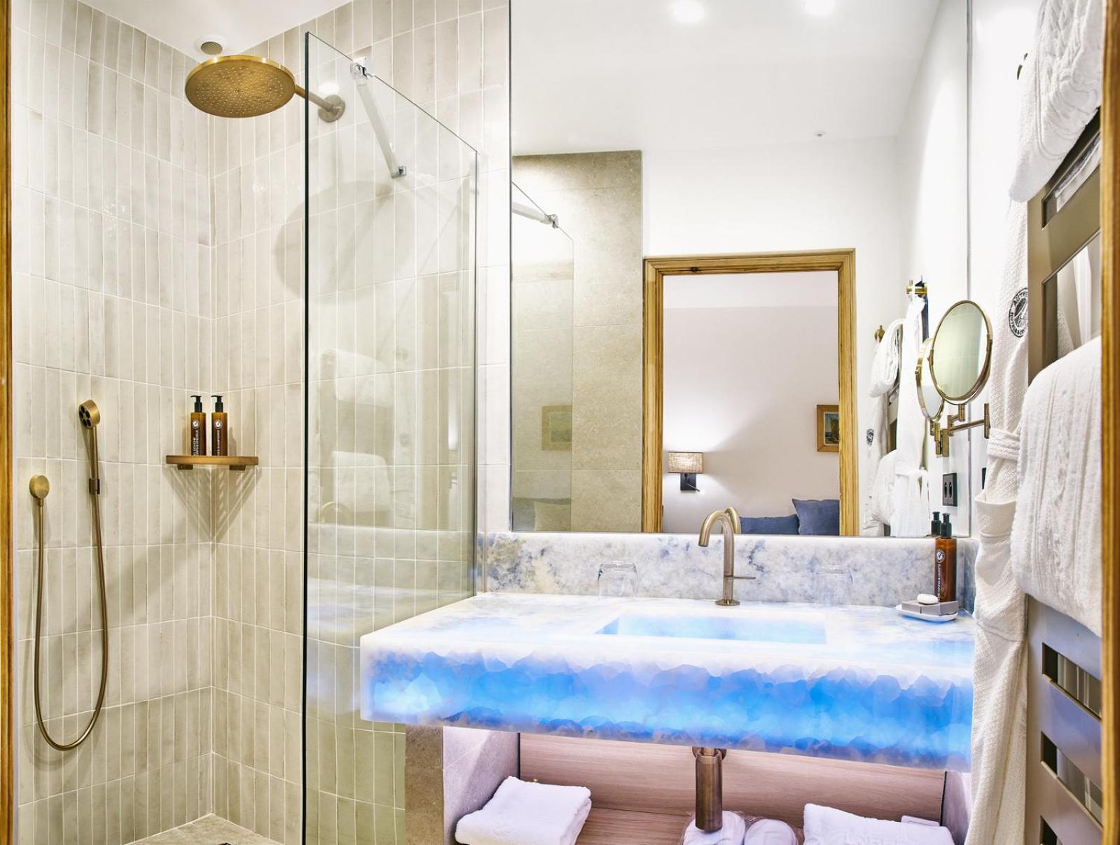 Superior Room - Photo 18
