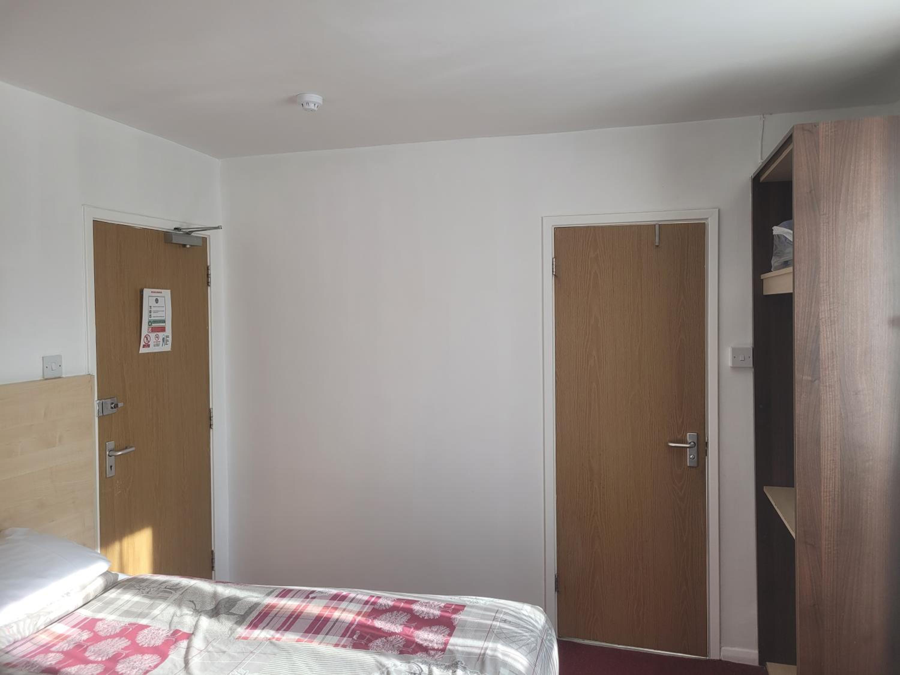 Superior Twin En-suite Room - Photo 8