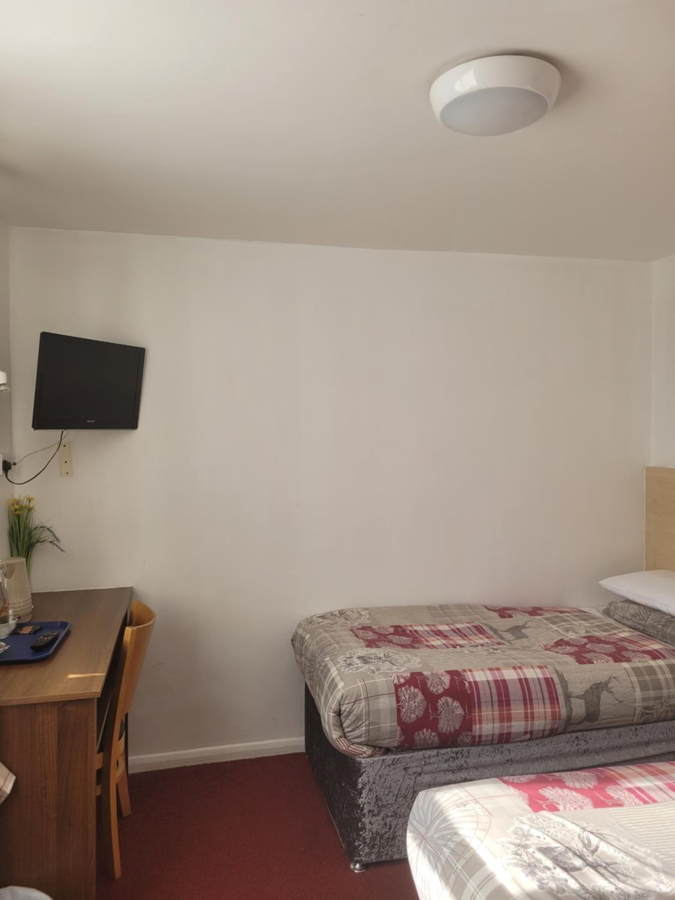 Superior Twin En-suite Room - Photo 7