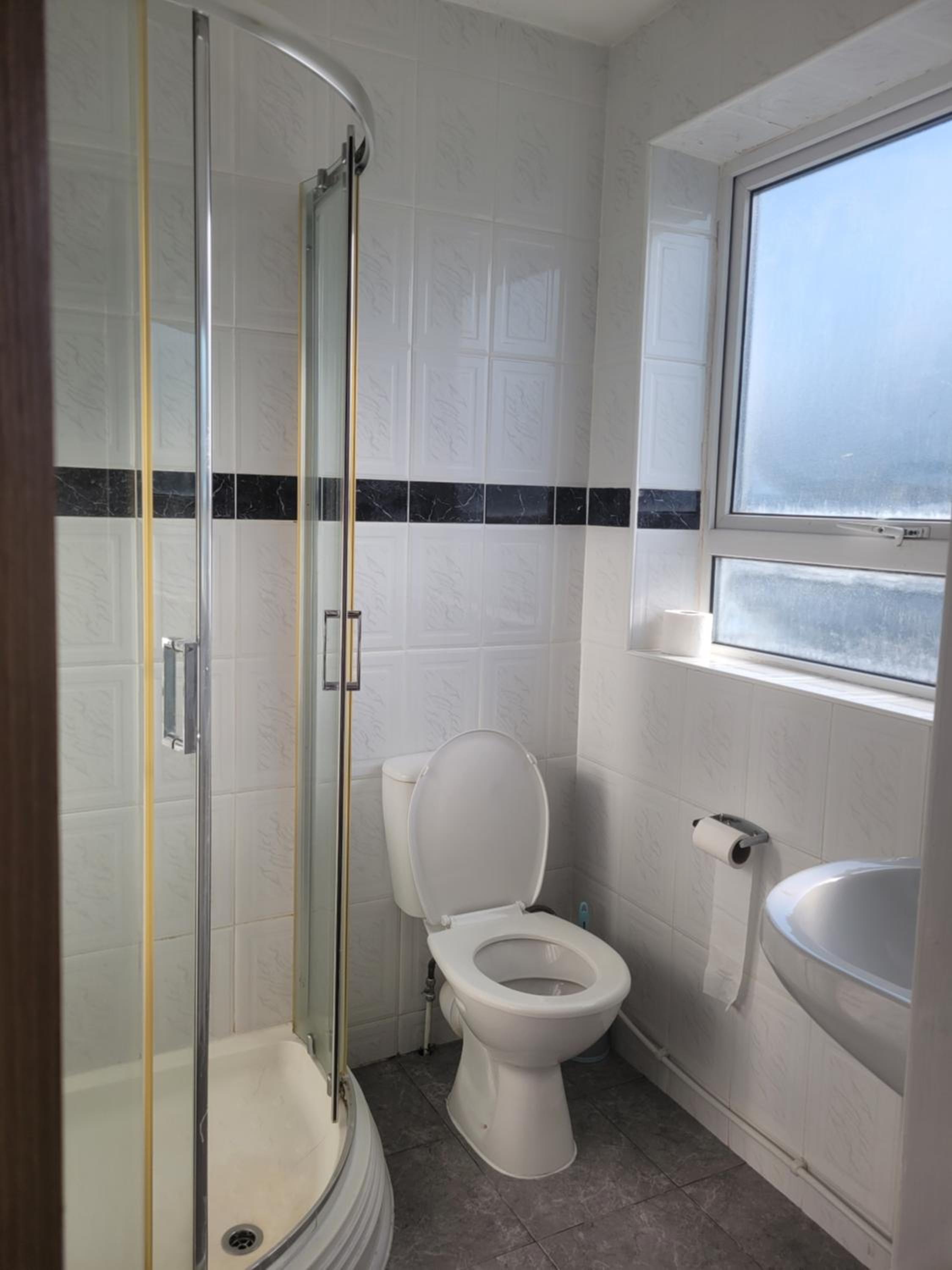 Superior Twin En-suite Room - Photo 6