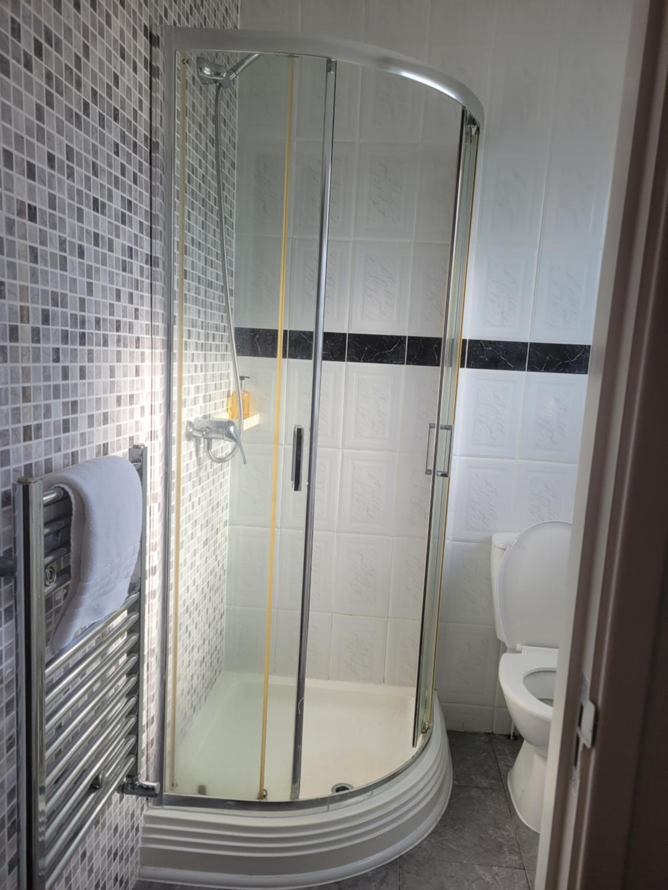 Superior Twin En-suite Room - Photo 5